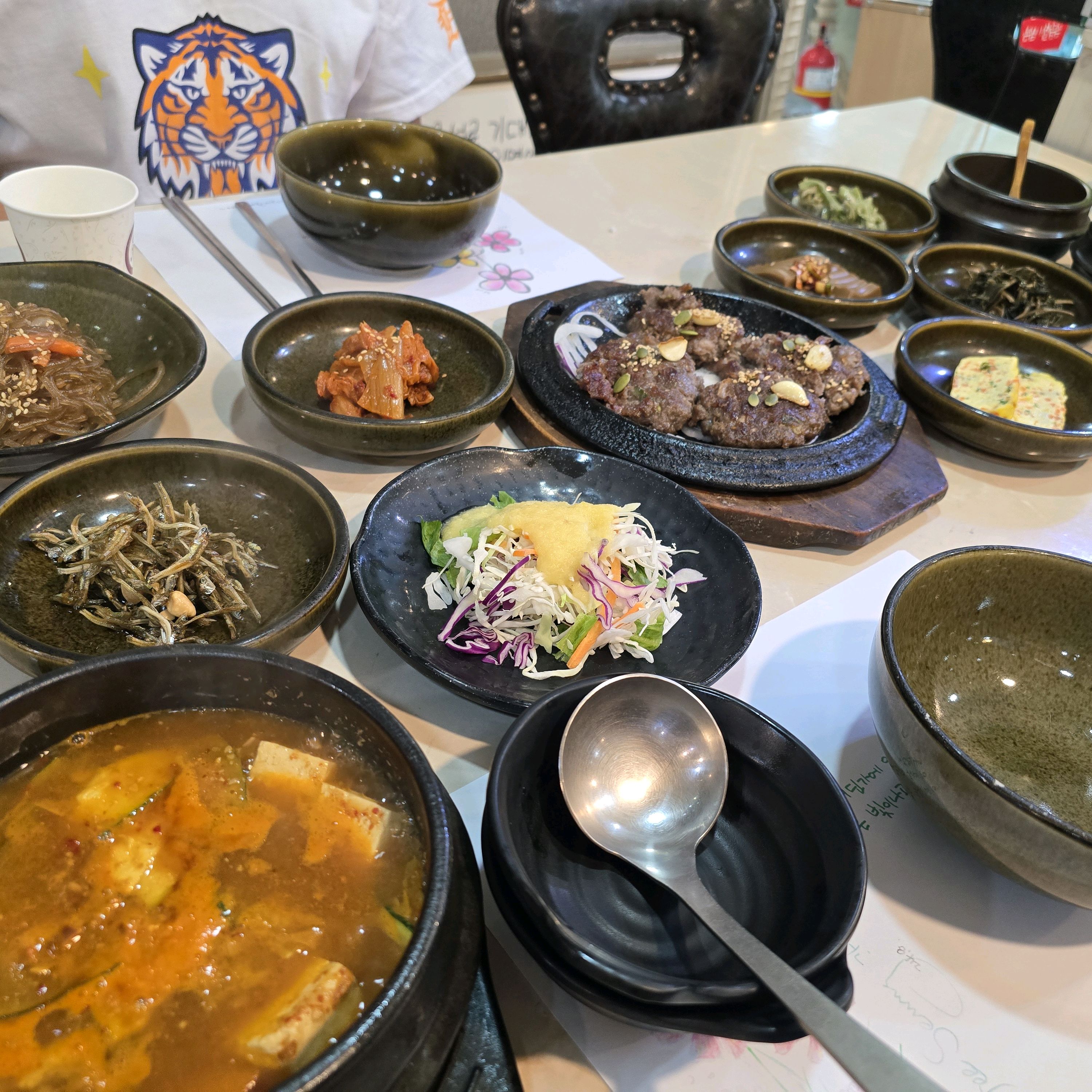 
오금역식당
 칡산에황제보쌈 곤드레돌솥밥 오금점