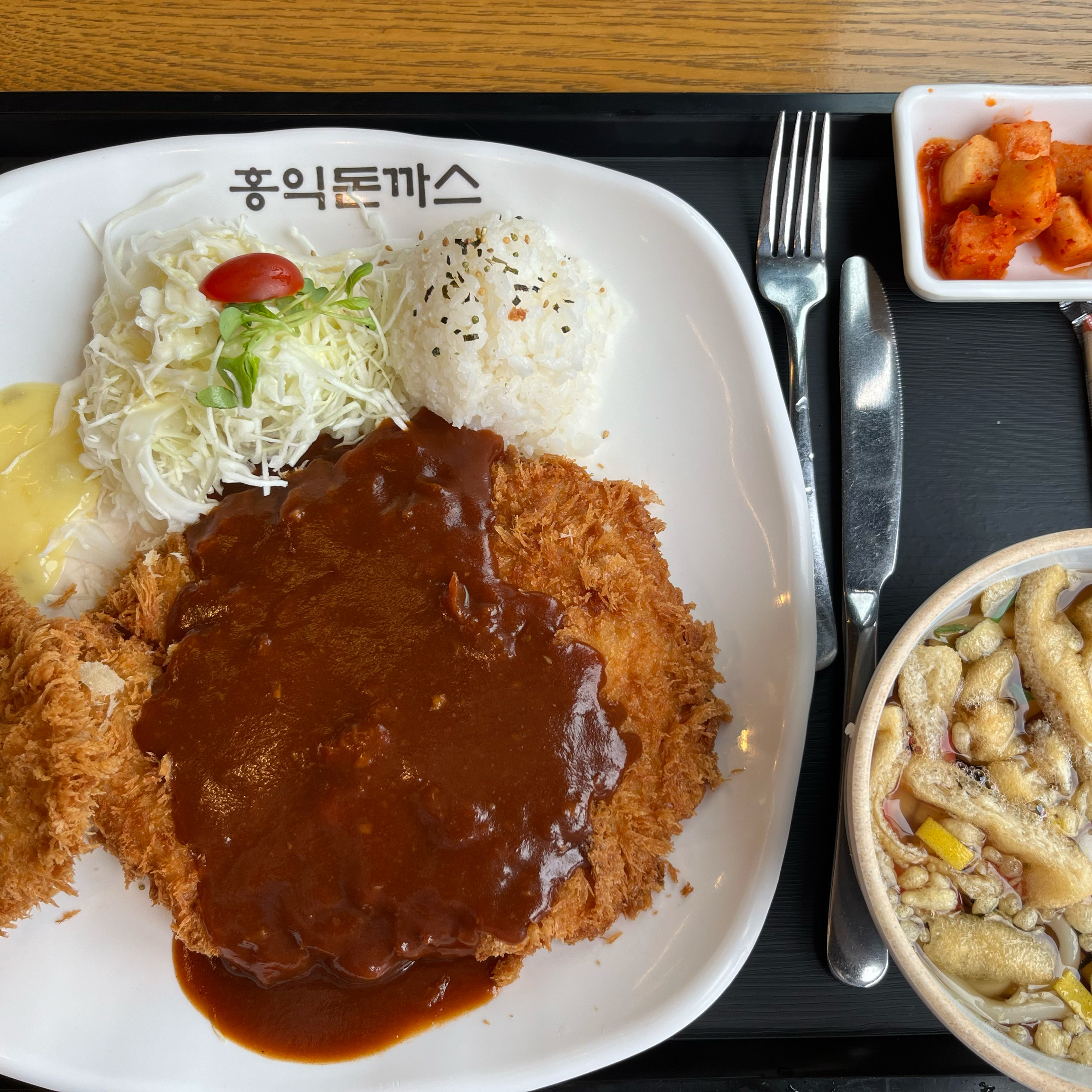 왕돈까스가 진짜 왕만하네요! 바삭바삭하고 넘 맛있었어요! 엄지척!🫰🏻👍 - 월광수변공원 맛집 홍익돈까스 대구수변공원점