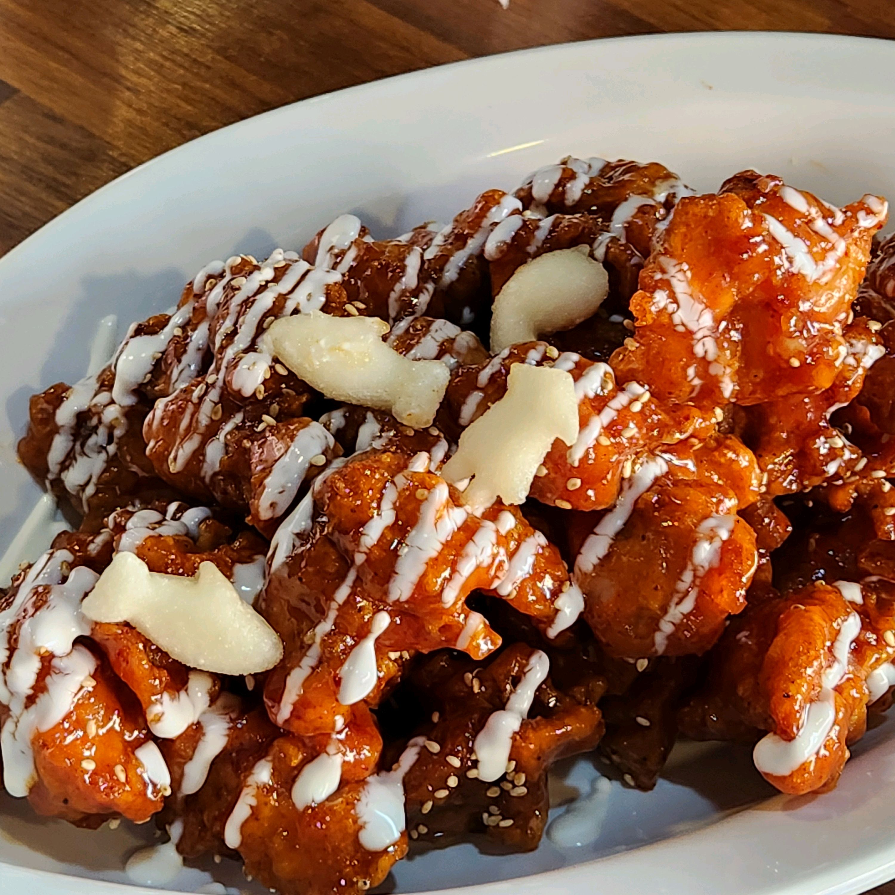 너무 맛있는 닭강정 👍 달달한 소스에 바삭한 닭강정은 맛이 없을 수가 없는 조합! 맨날 먹
