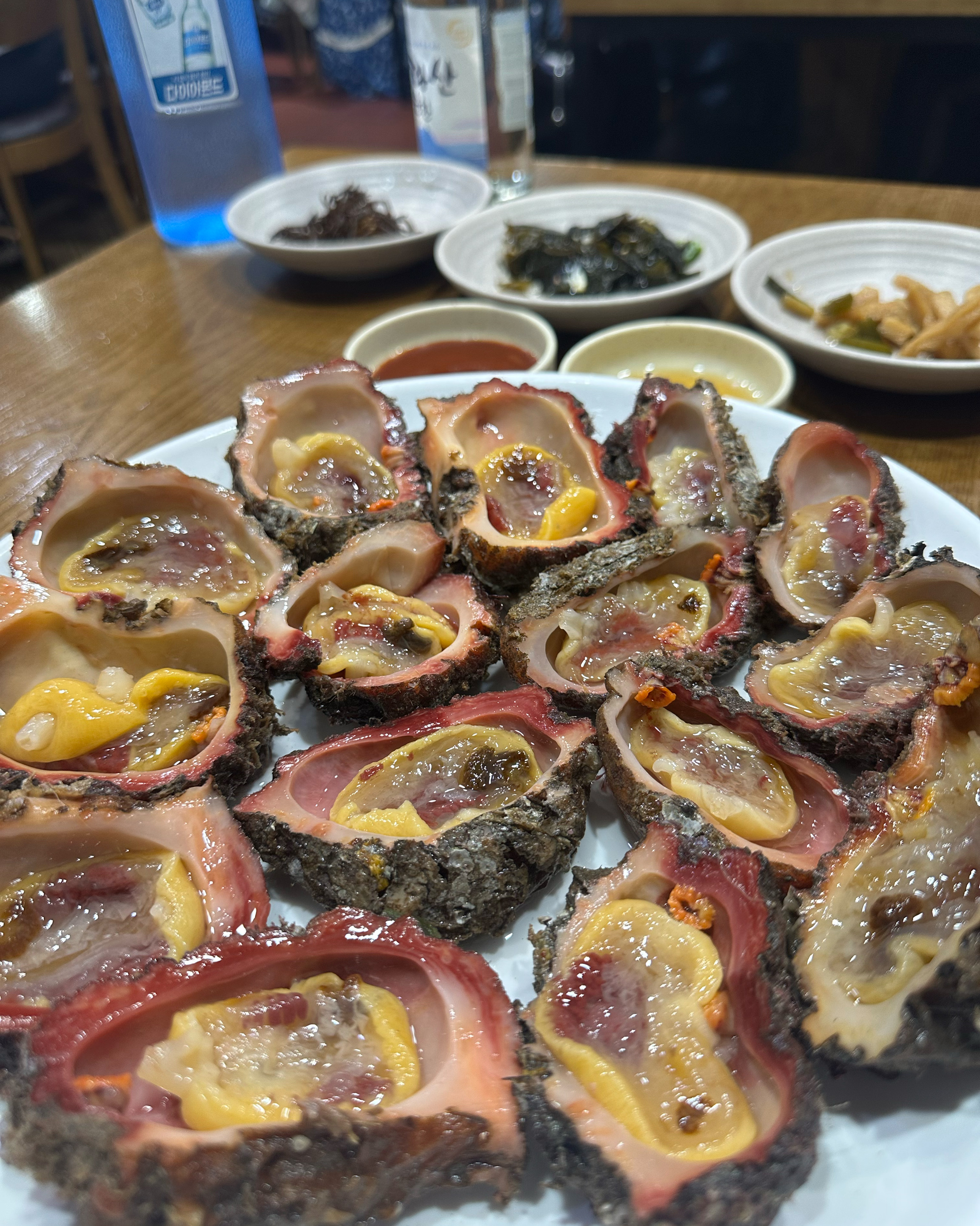 메인음식이 맛있어요 밑반찬은 별로였는데 밑반찬은 사실 먹을 일이 없어서 안먹었구 메인은 신