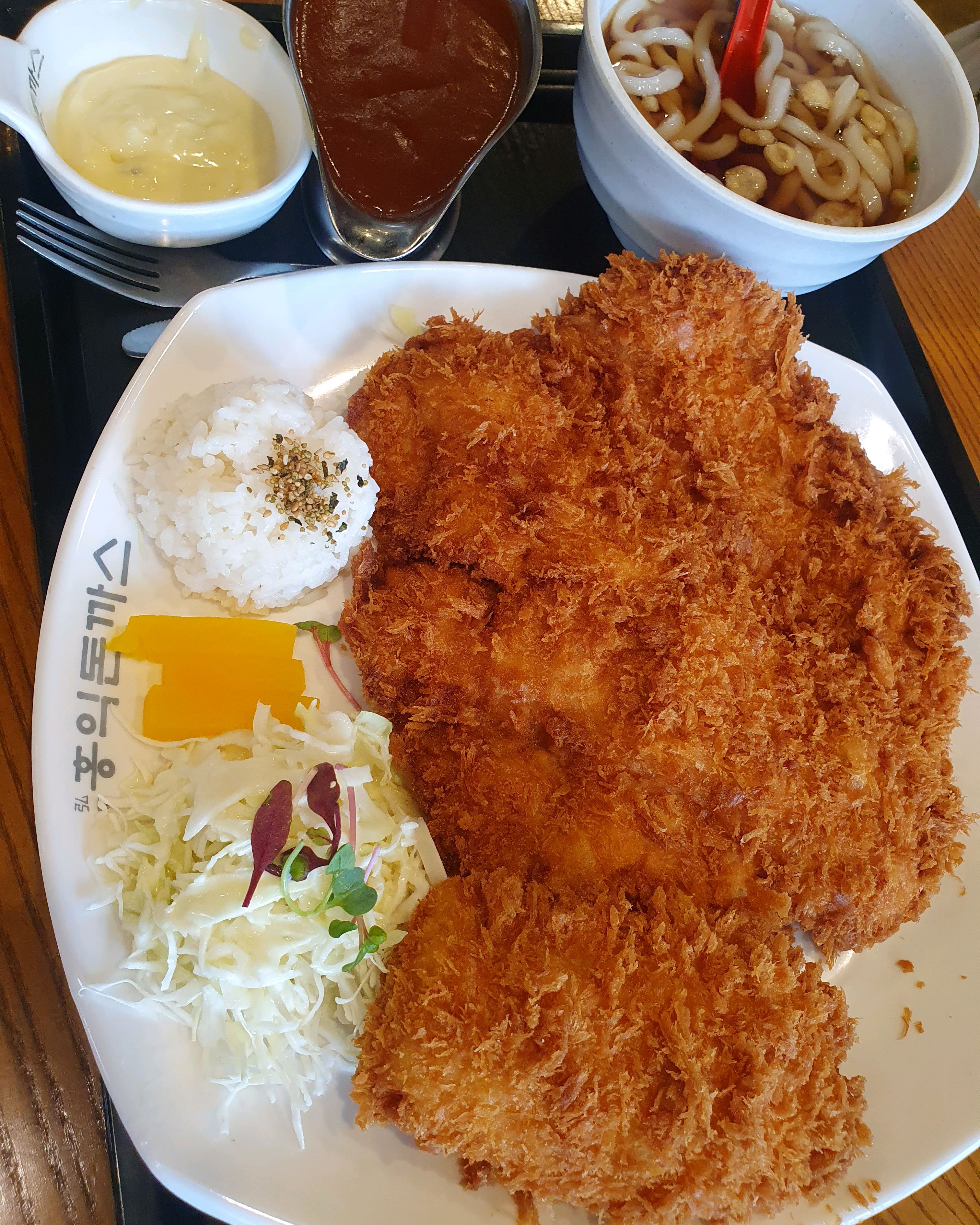돈까스 크기에 놀라죠... 그게 끝... - 퇴계동 맛집 홍익돈까스 춘천점