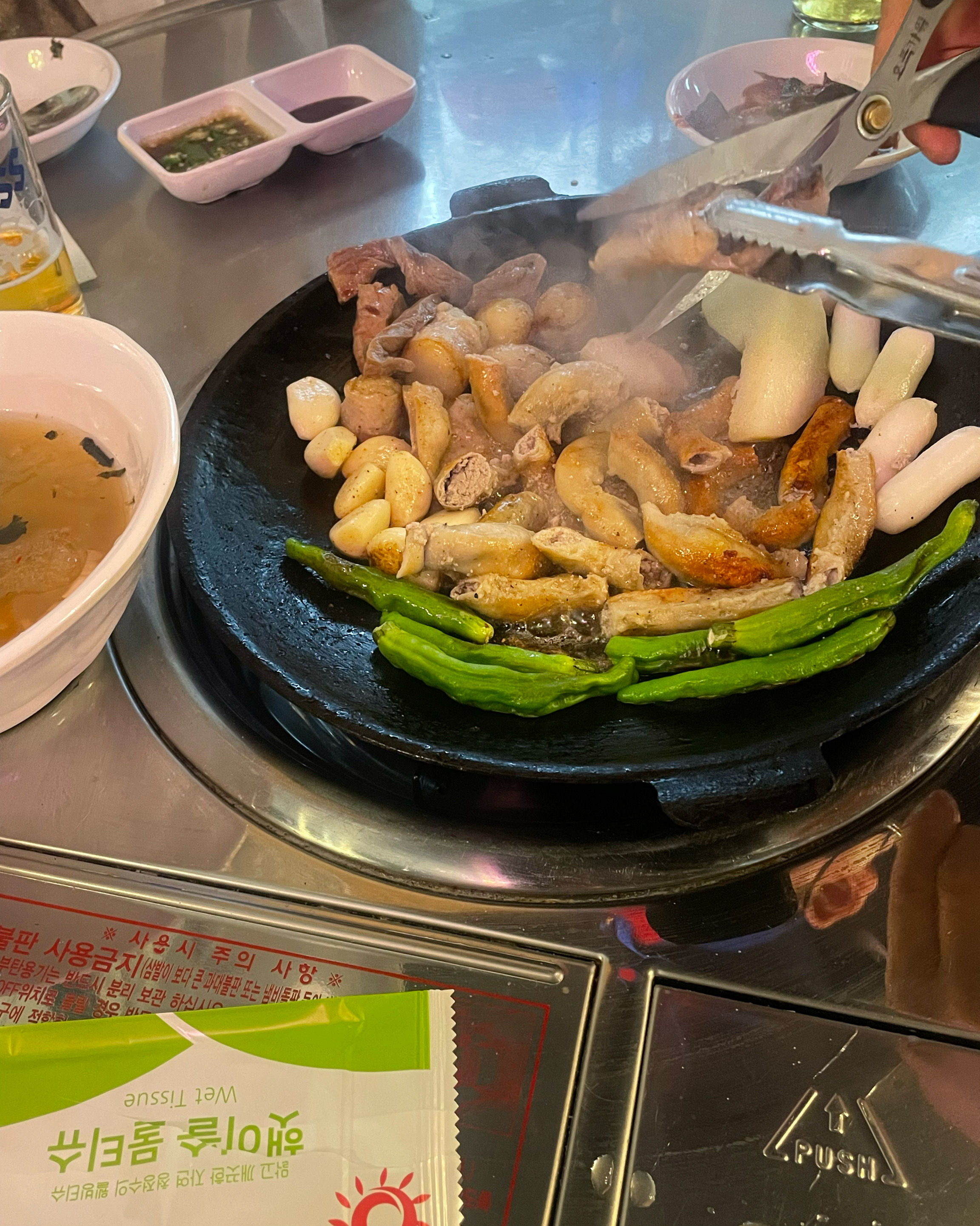 Eating Yuk-Gop-Hae, a famous restaurant in Singil-dong, Yeongdeungpo-gu