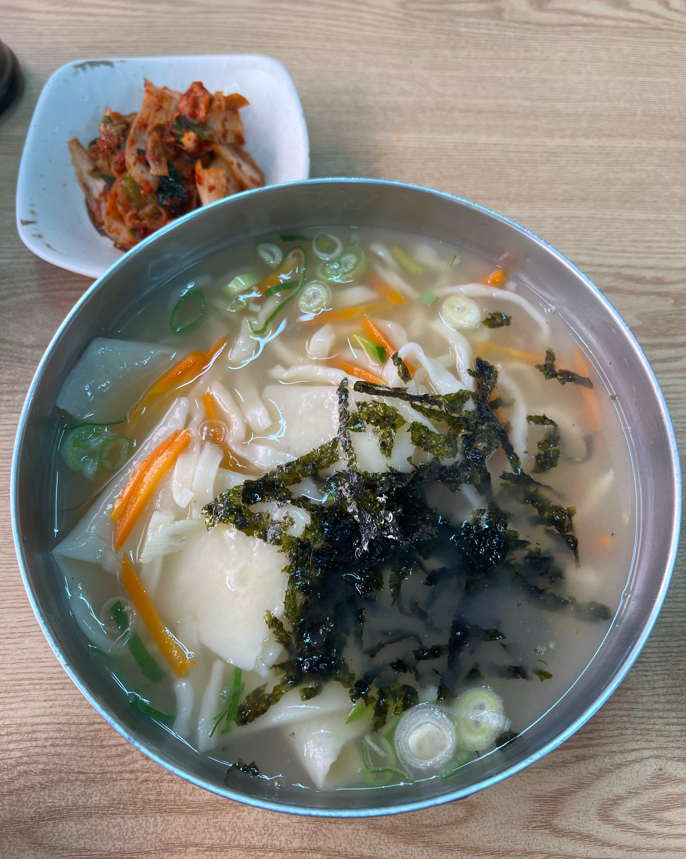 Myeong-dong Hongdukkae hand-kalguksu, a famous restaurant in Macheon-dong, Songpa-gu, Seoul