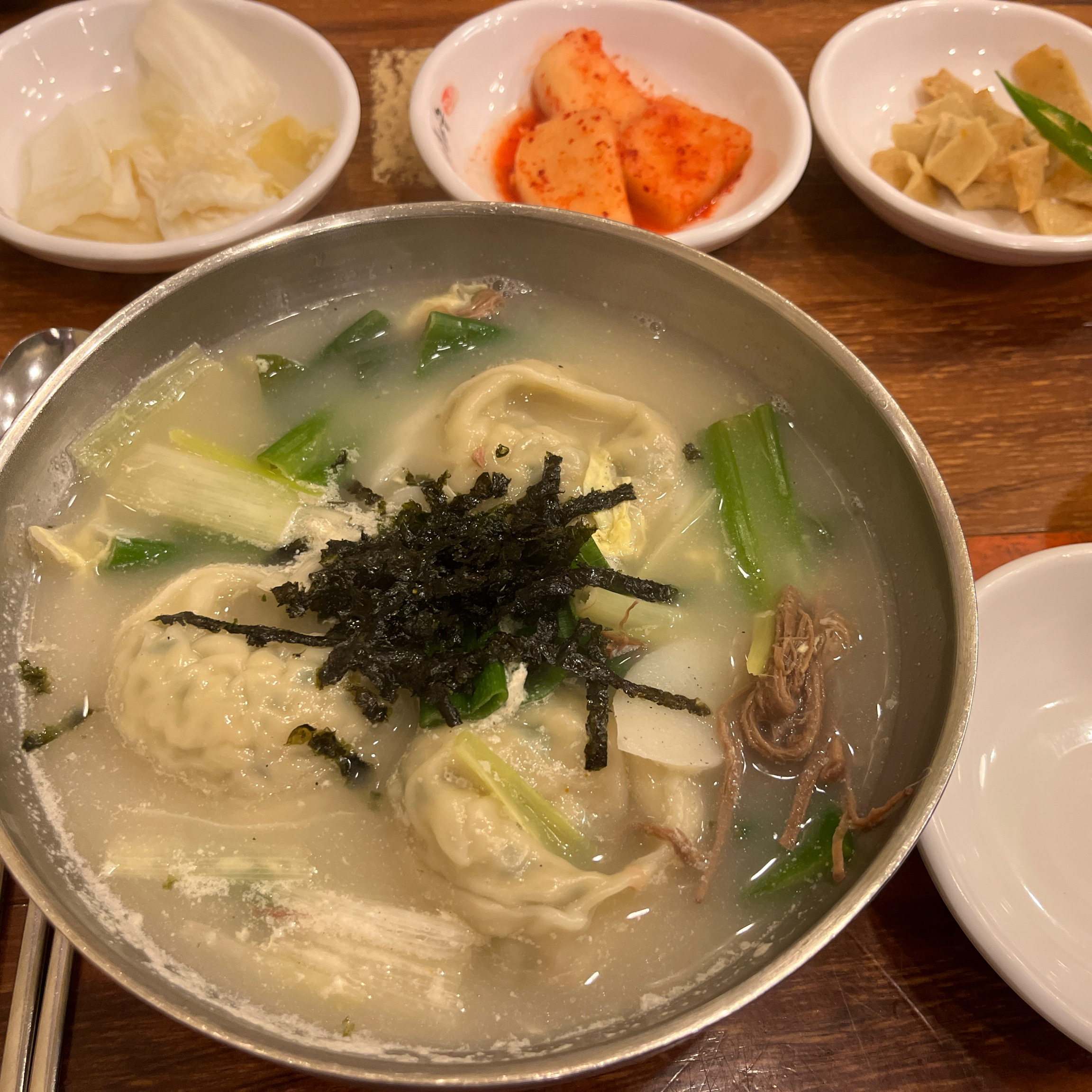 종각역 전통 전골집 이화수전통육개장 서울무교점