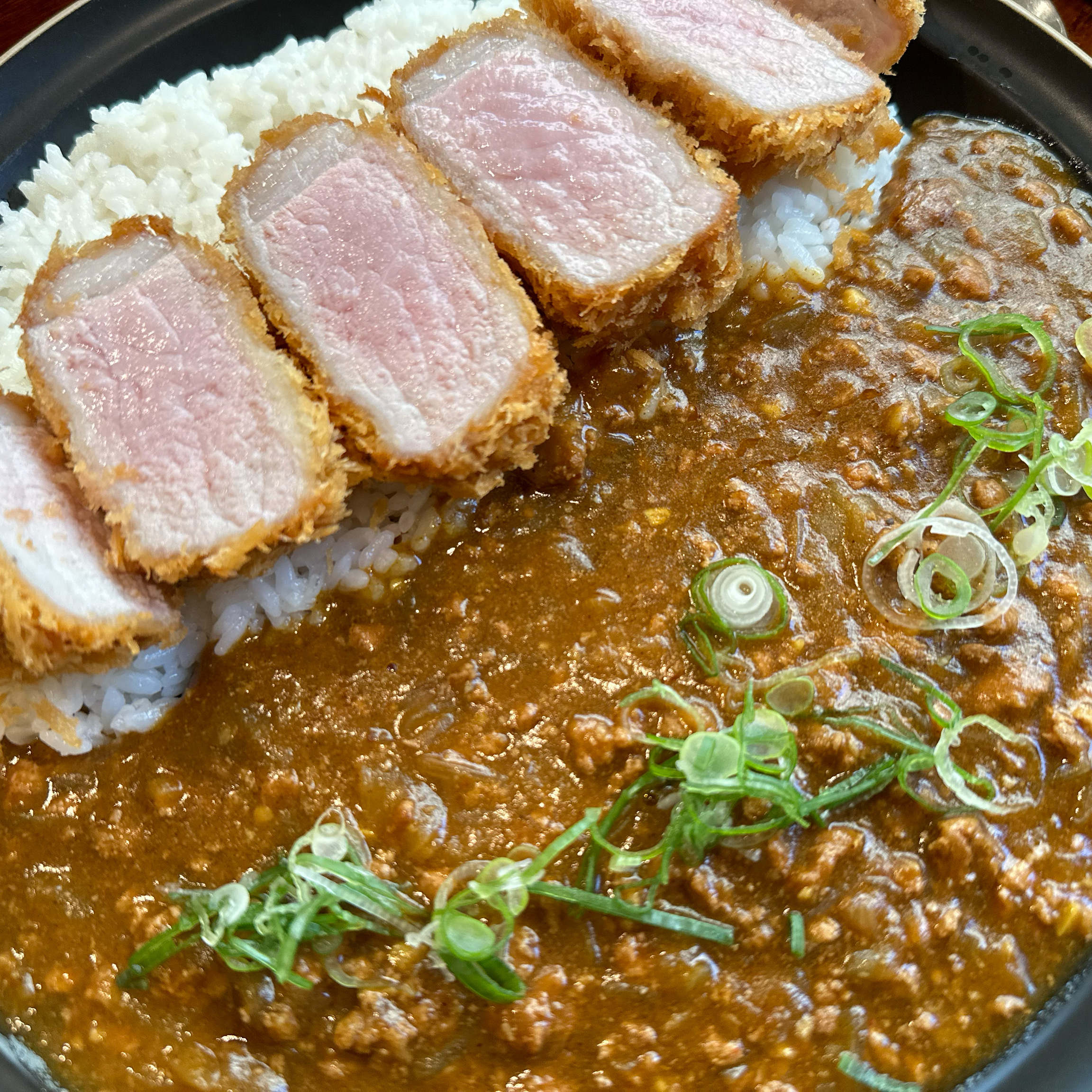 제주여행 중 돈가스맛집을 발견했어요. 리뷰를 정말 꼼꼼하게 읽고 찾은 곳인데 잘 찾아왔네요