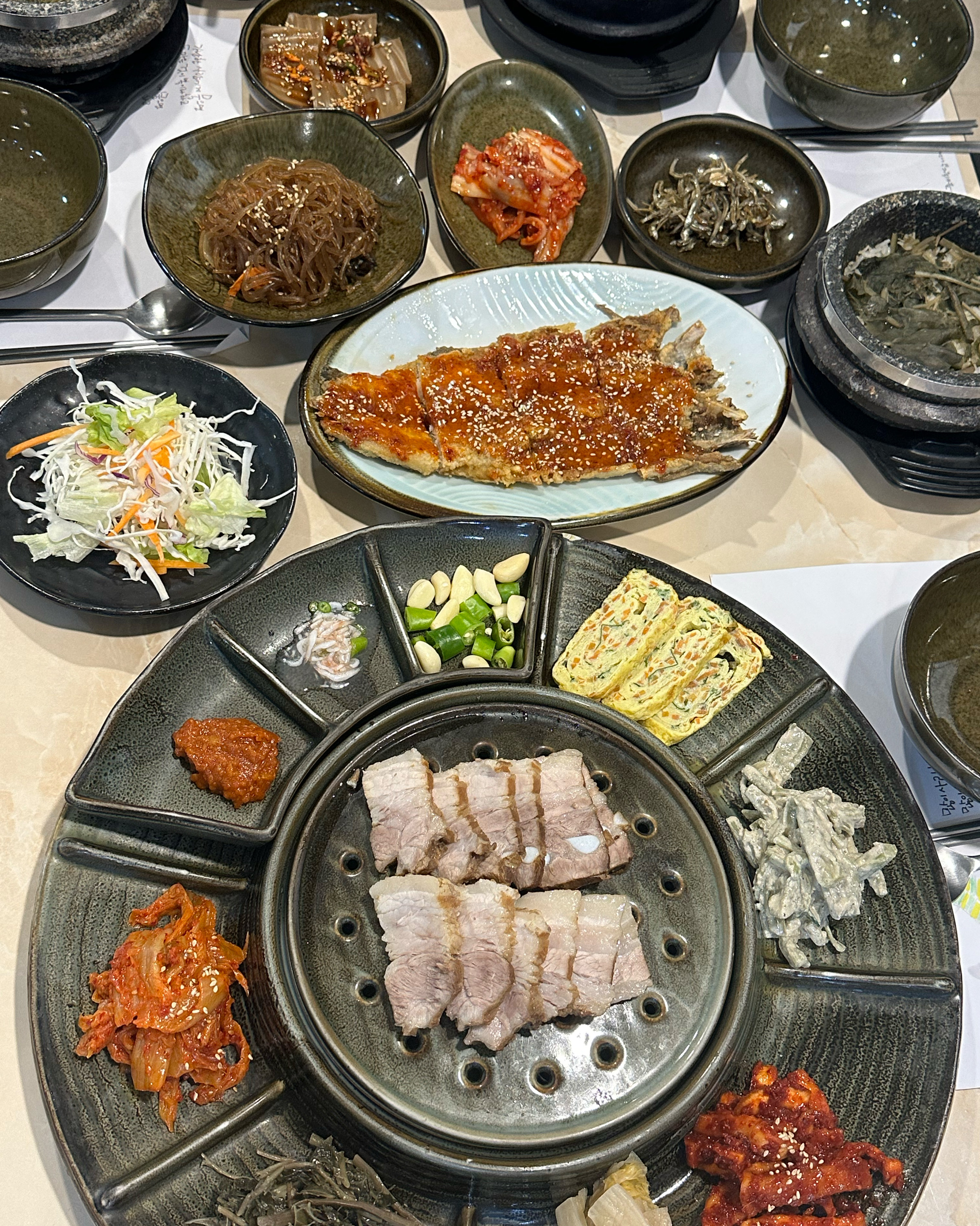 
오금역식당
 칡산에황제보쌈 곤드레돌솥밥 오금점