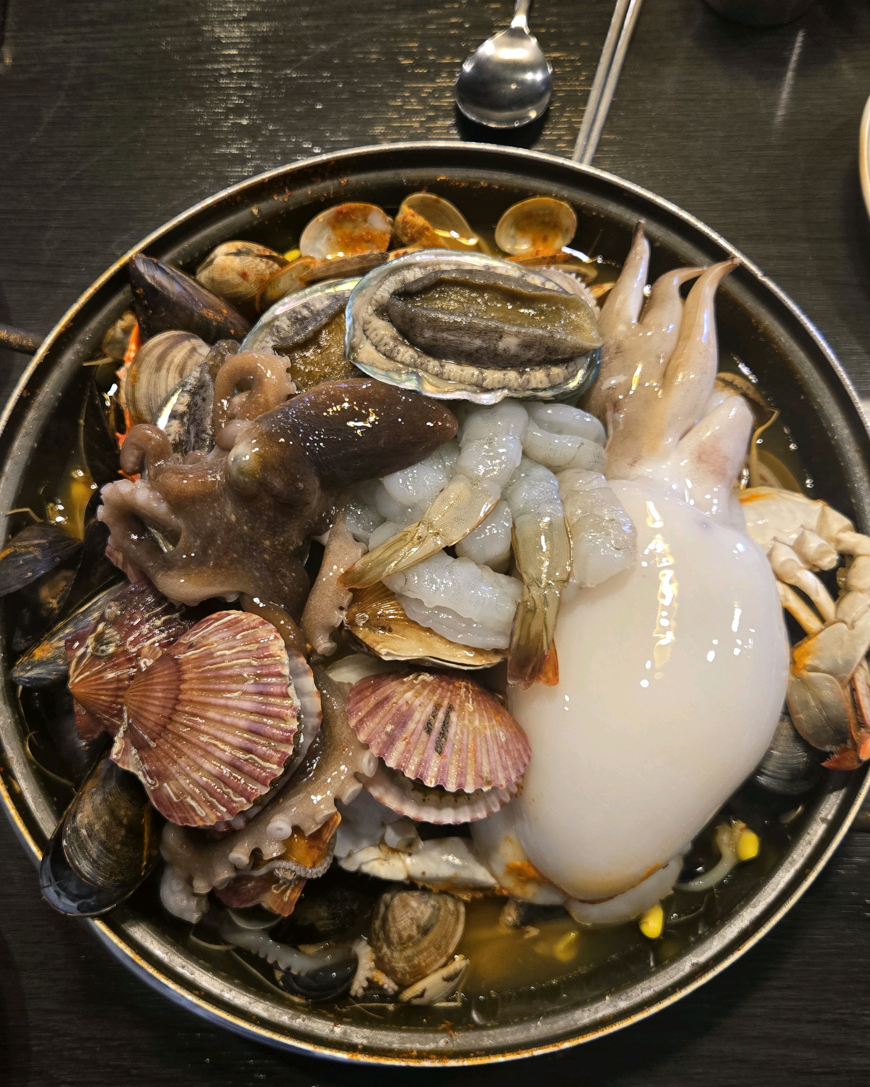 Palpal Seafood Soup, a famous restaurant in Sindaebang-dong, Dongjak-gu, Seoul