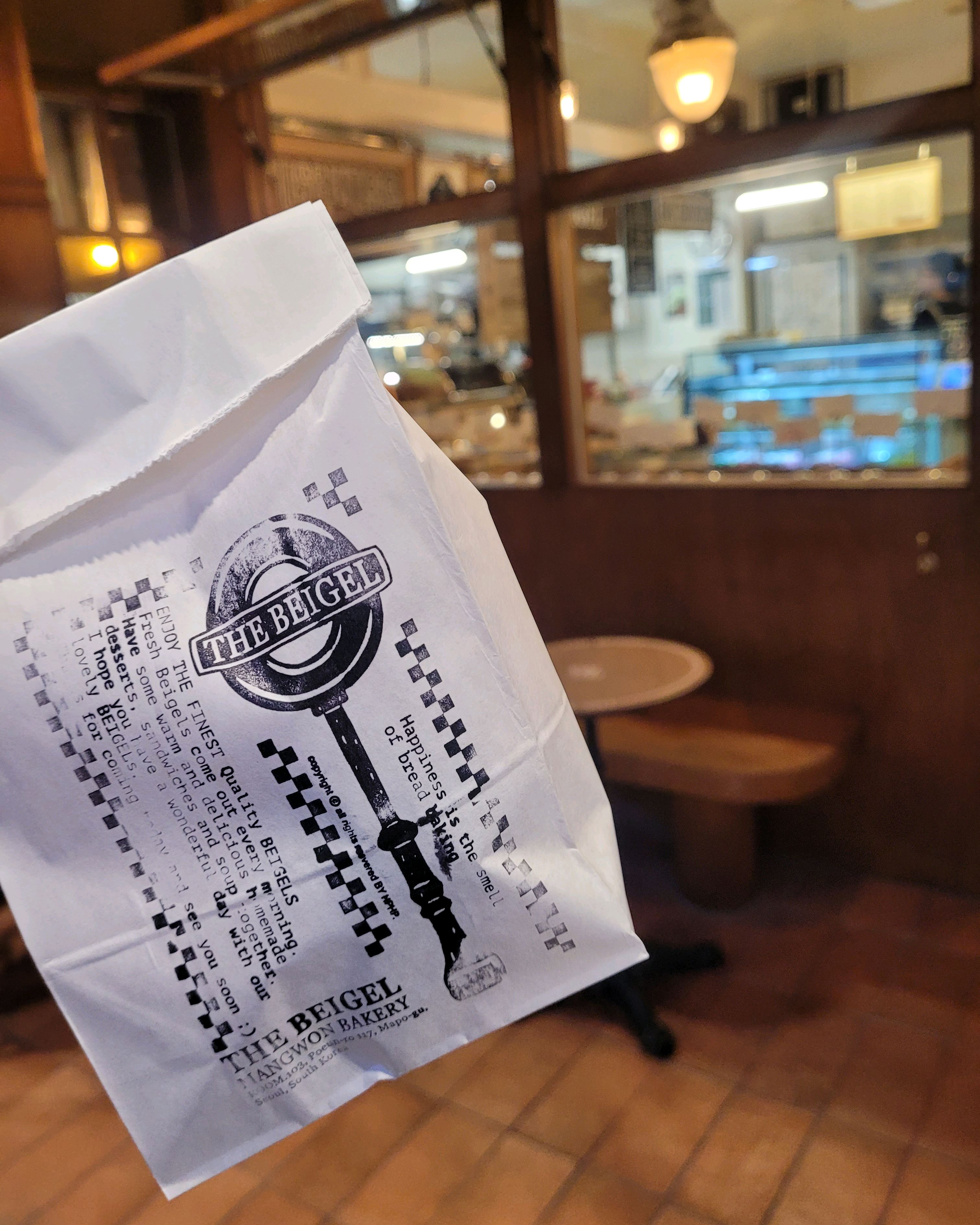 어쩌다 보니 빵사진은 없지만, 소금빵 구매했습니다! 맛은 있었지만, 늦은시간에 구매하다보니