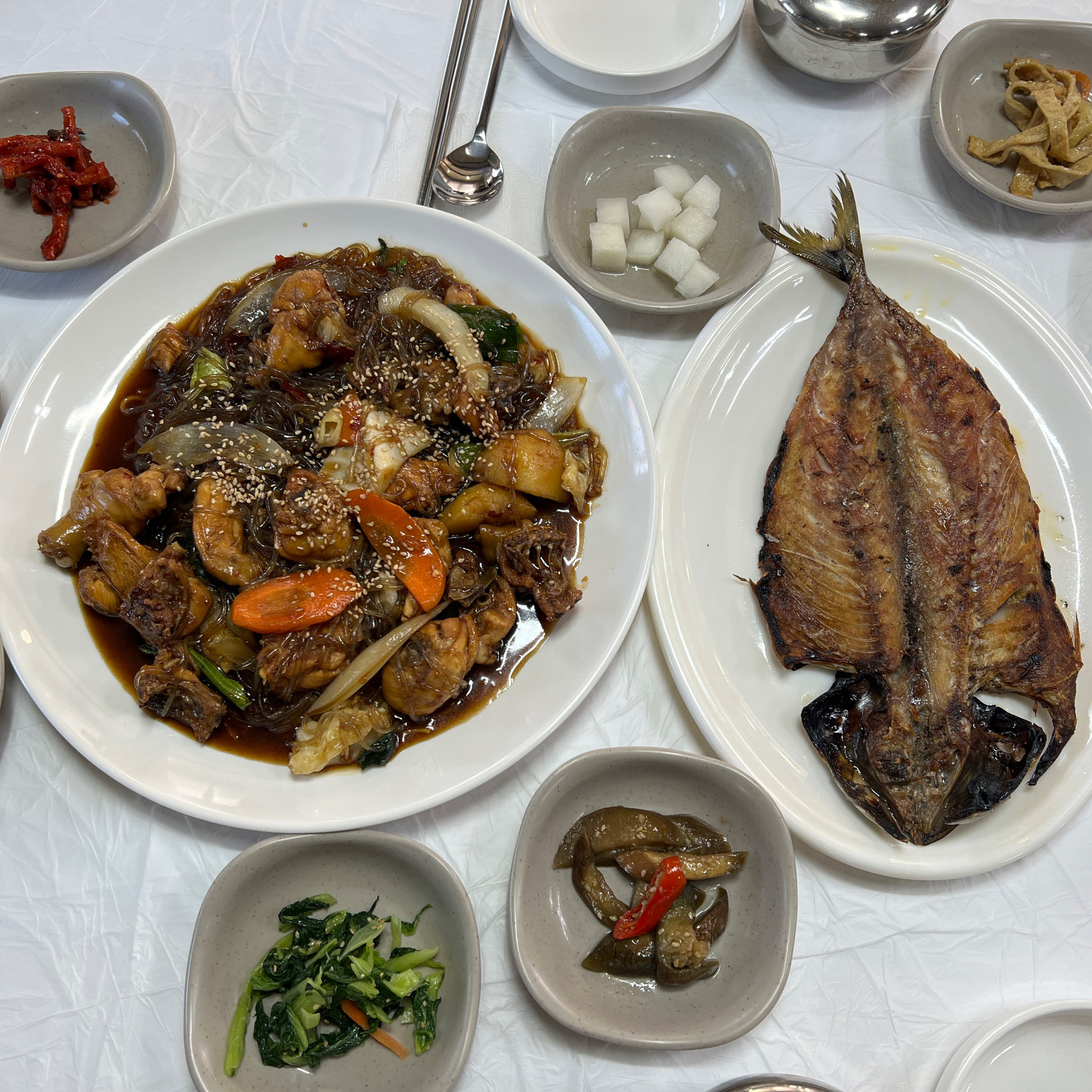 들어갈때쯤 손님이 많이 없어 걱정했는데 너무 맛있게 잘 먹고 갑니다 고등어 통통하고 적당히