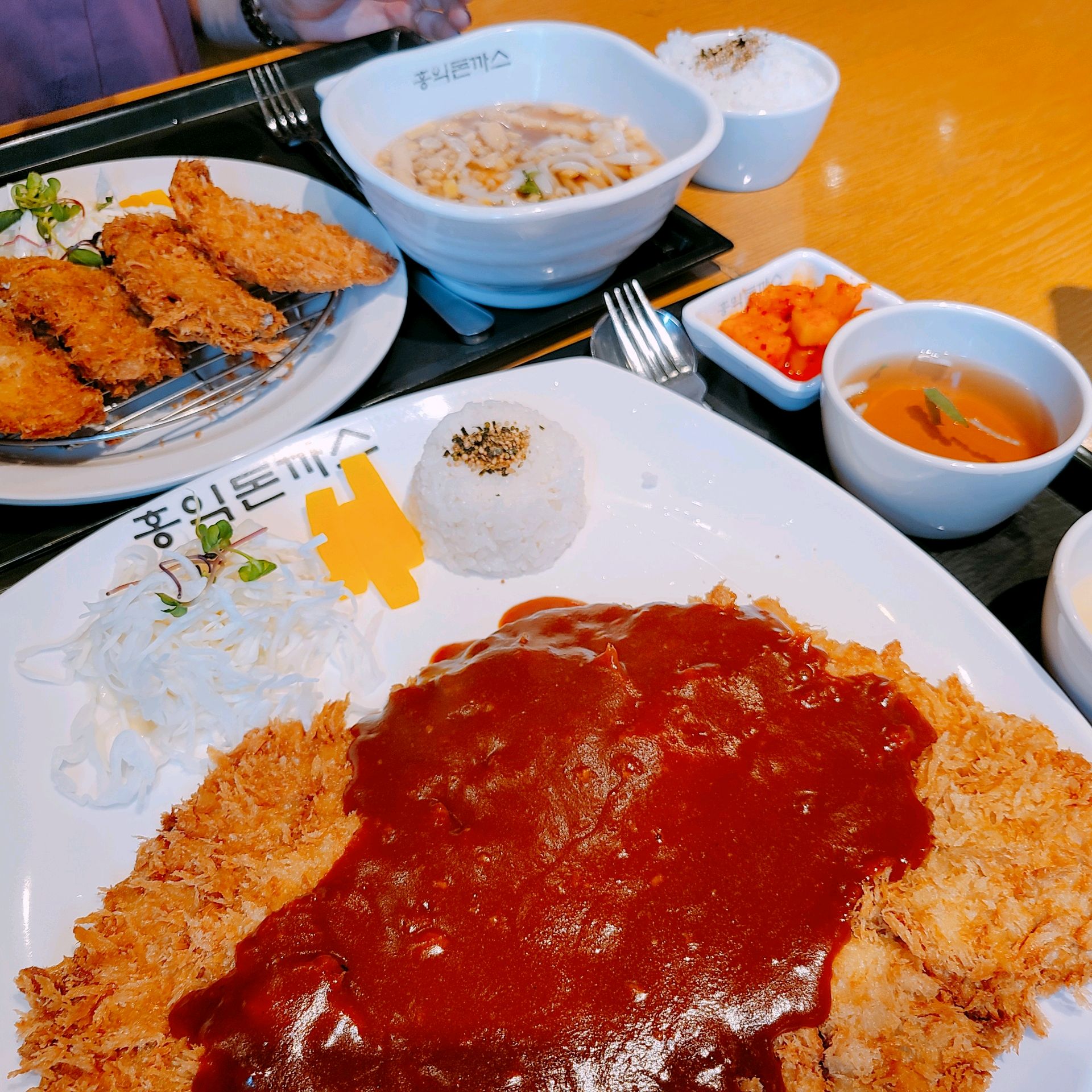 웨이팅 시간이 길어서 그렇지 양, 맛 다 잡은곳이에요. - 파주 운정역 맛집 홍익돈까스 안산본오점