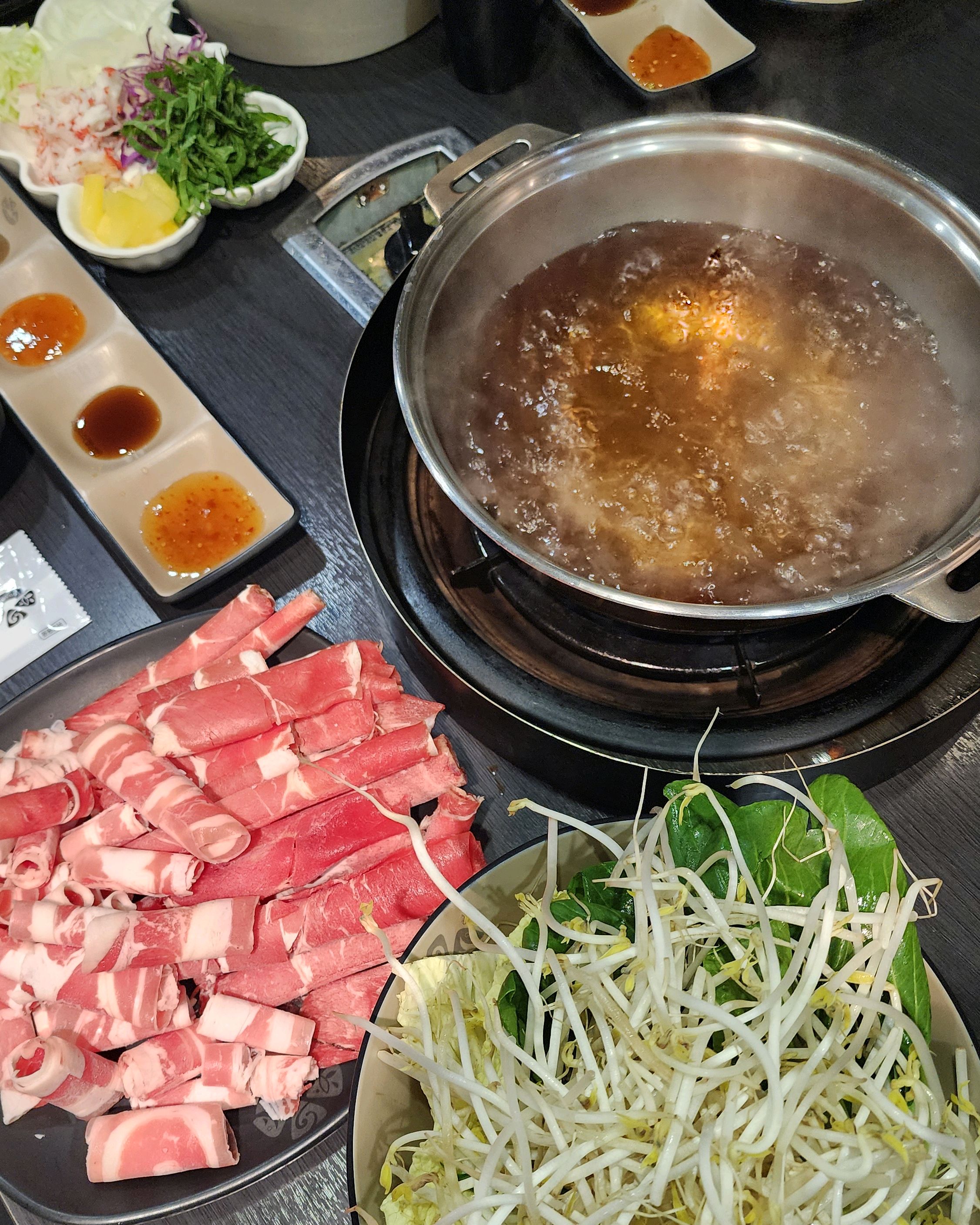 전체적으로깔끔하고소스를테이블에줘서 - 행신역 맛집 소담촌 행신점