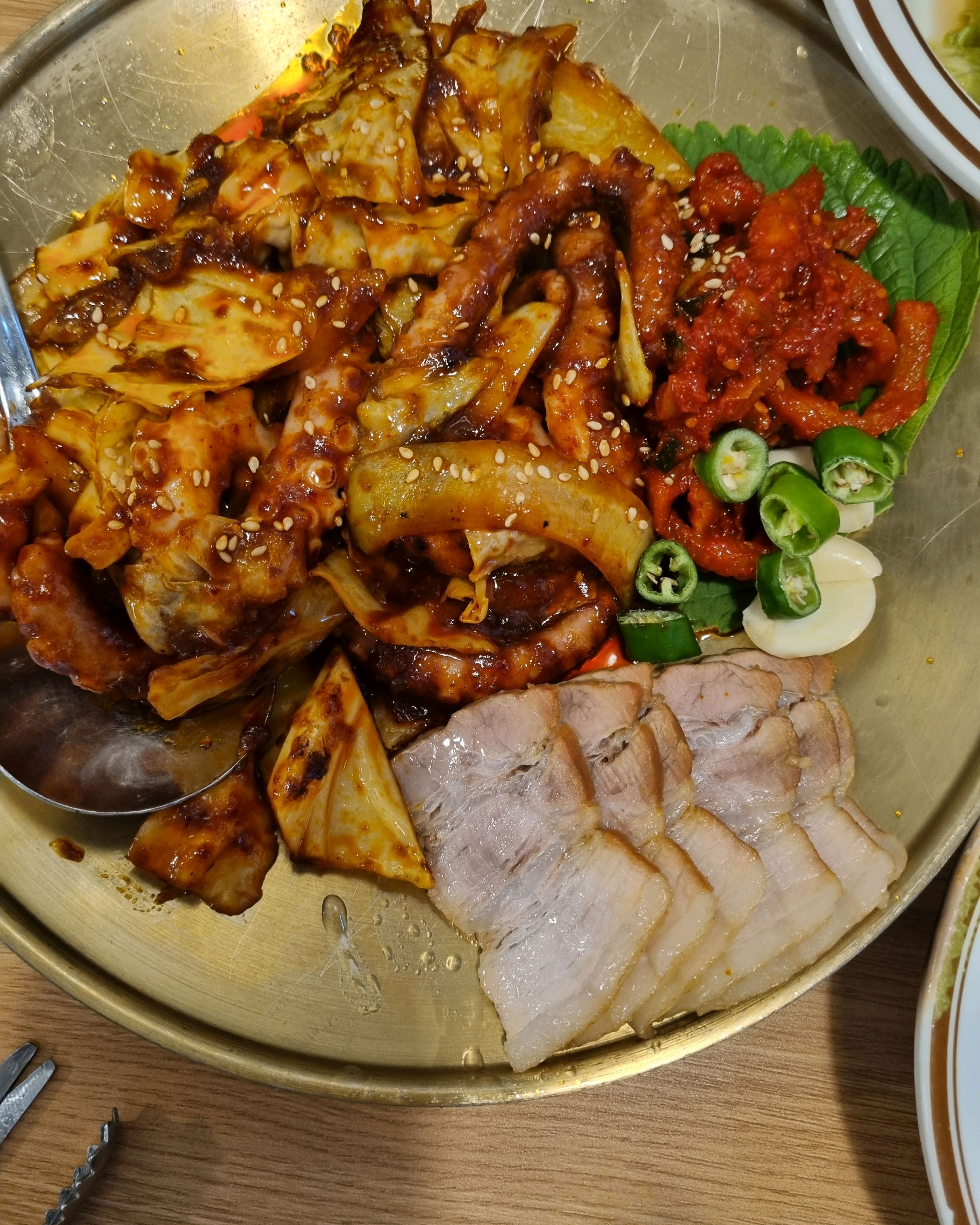 A restaurant in Samseong 1-dong, Gangnam-gu, Seoul, Yongho-dong Nakji Gangnam Direct Management Branch