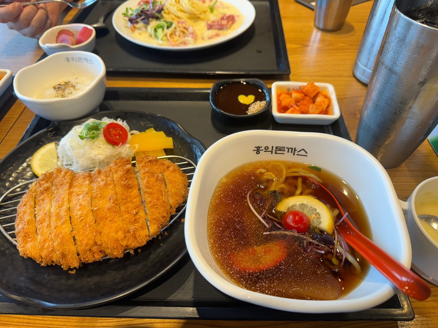 매운돈가스 소스따로(내메뉴), 로스까스세트 냉우동(아이메뉴), 까르보나라(남편메뉴). 이렇