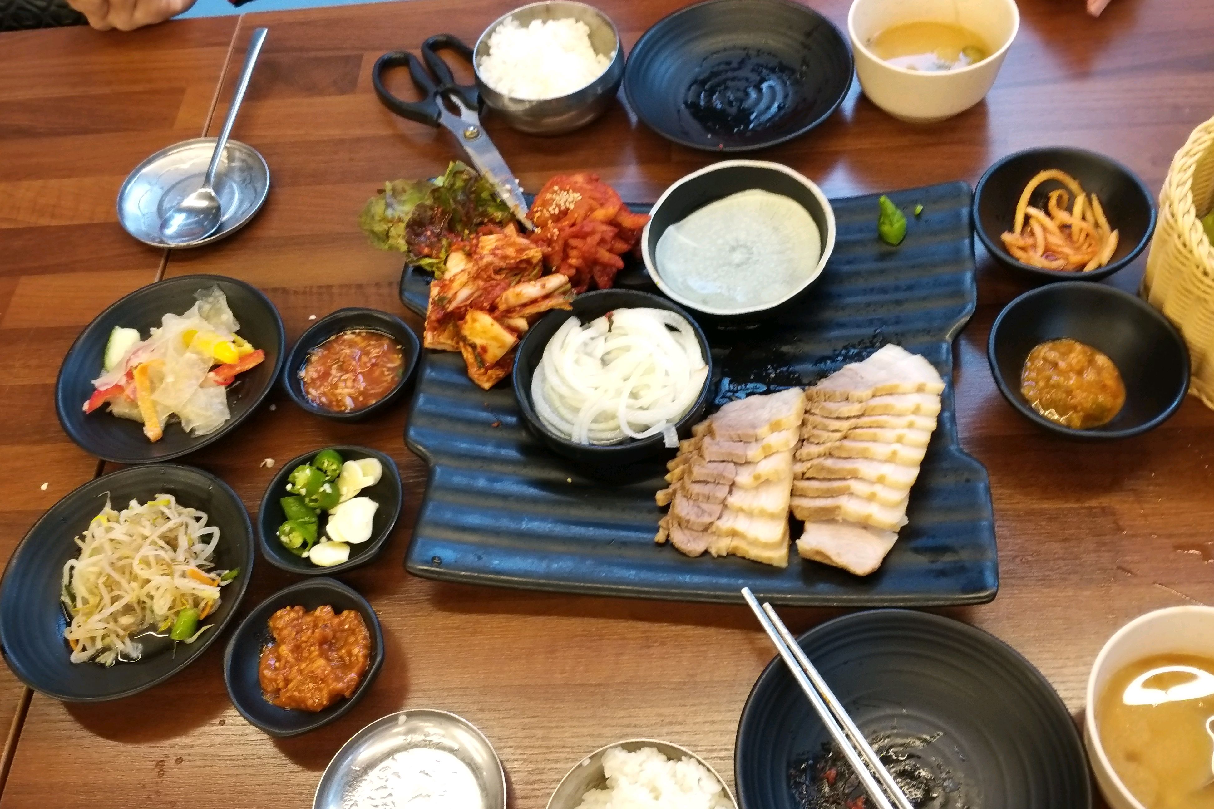 대화역식당 꽃피우는기와보쌈 일산본점