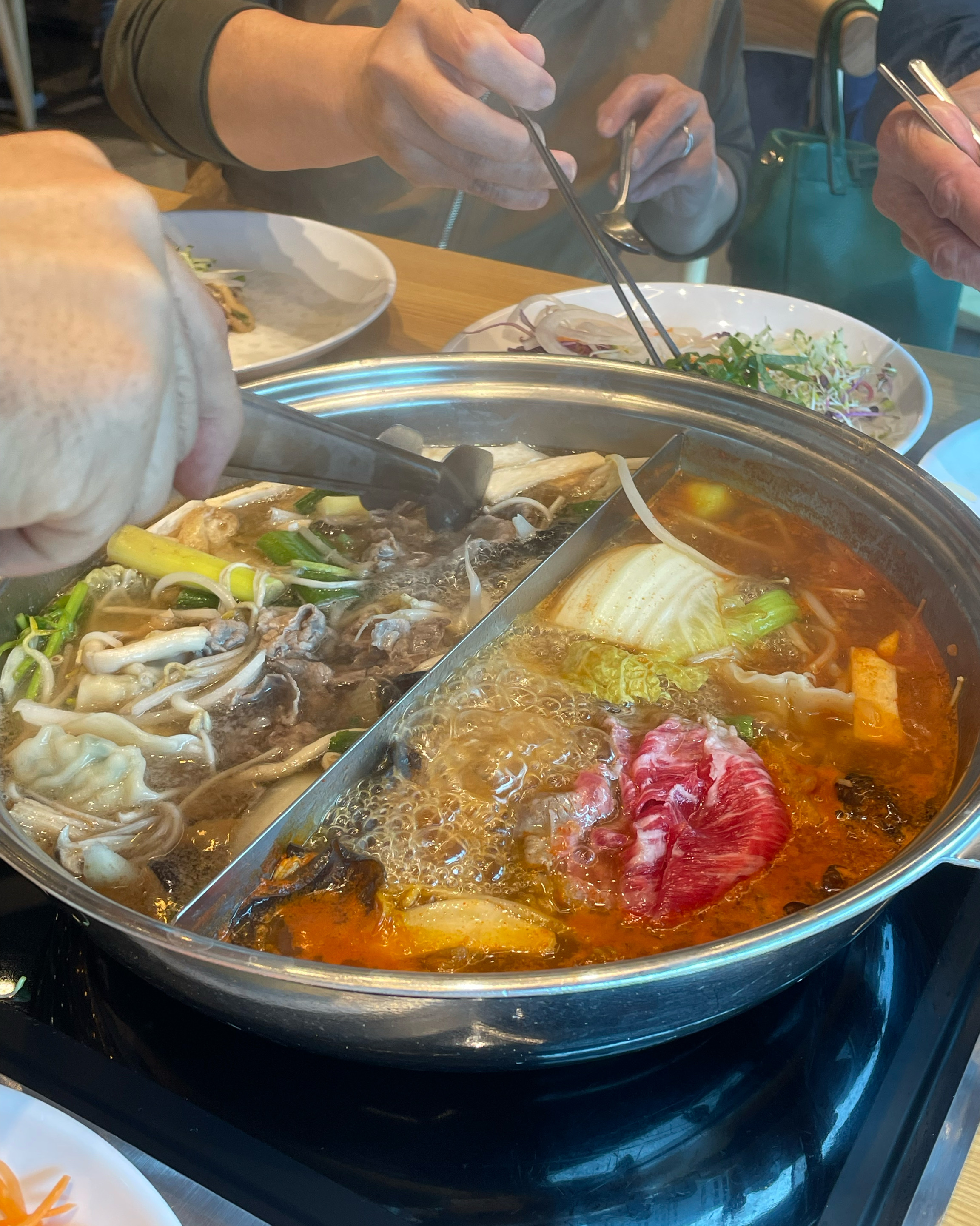 부모님 모시고 다녀왔는데 야채도 신선하고 고기도 맛있어서 엄청 배부르게 잘 먹고왔어요 추천