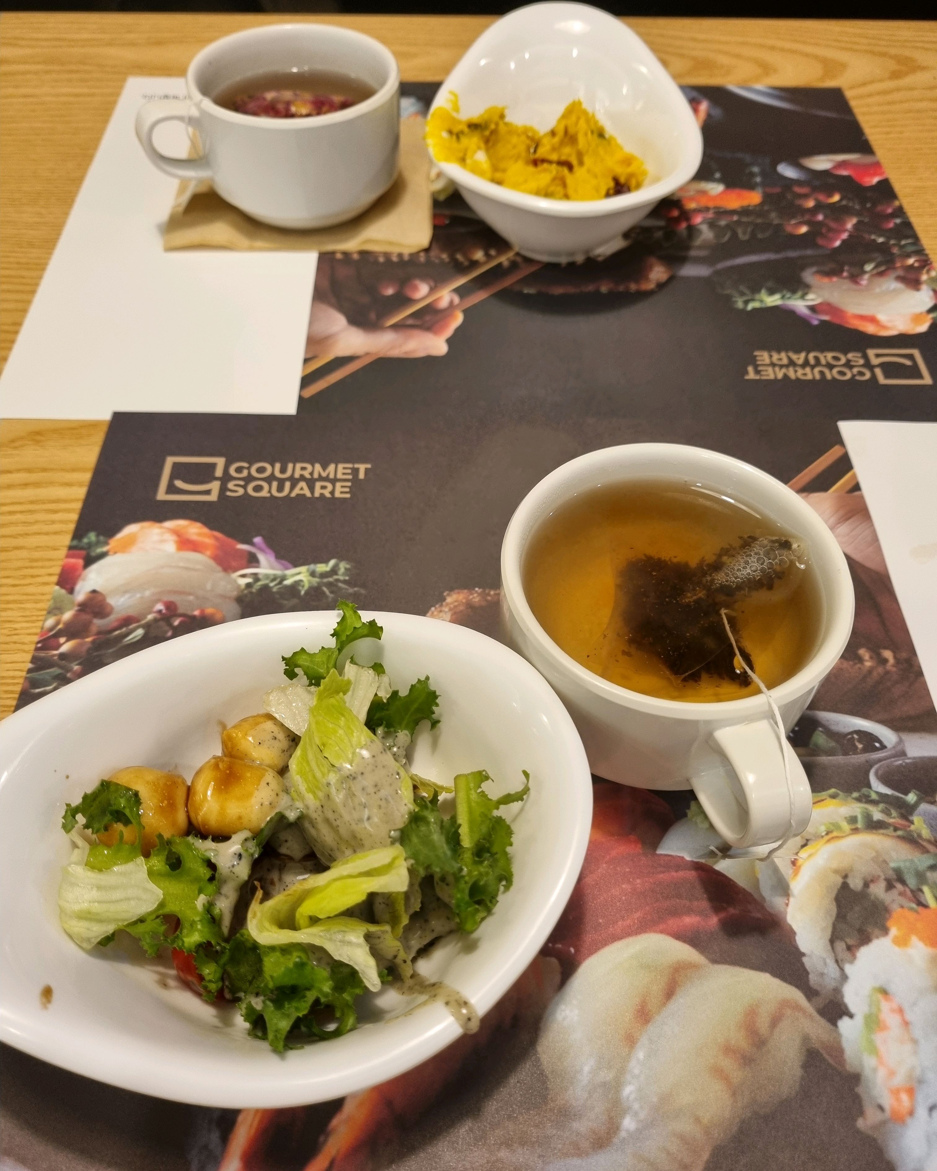 구성 알차고 통오리훈제 너무 부드럽고 제일 맛있게 먹었어요 초밥종류도 다양하고 밥이