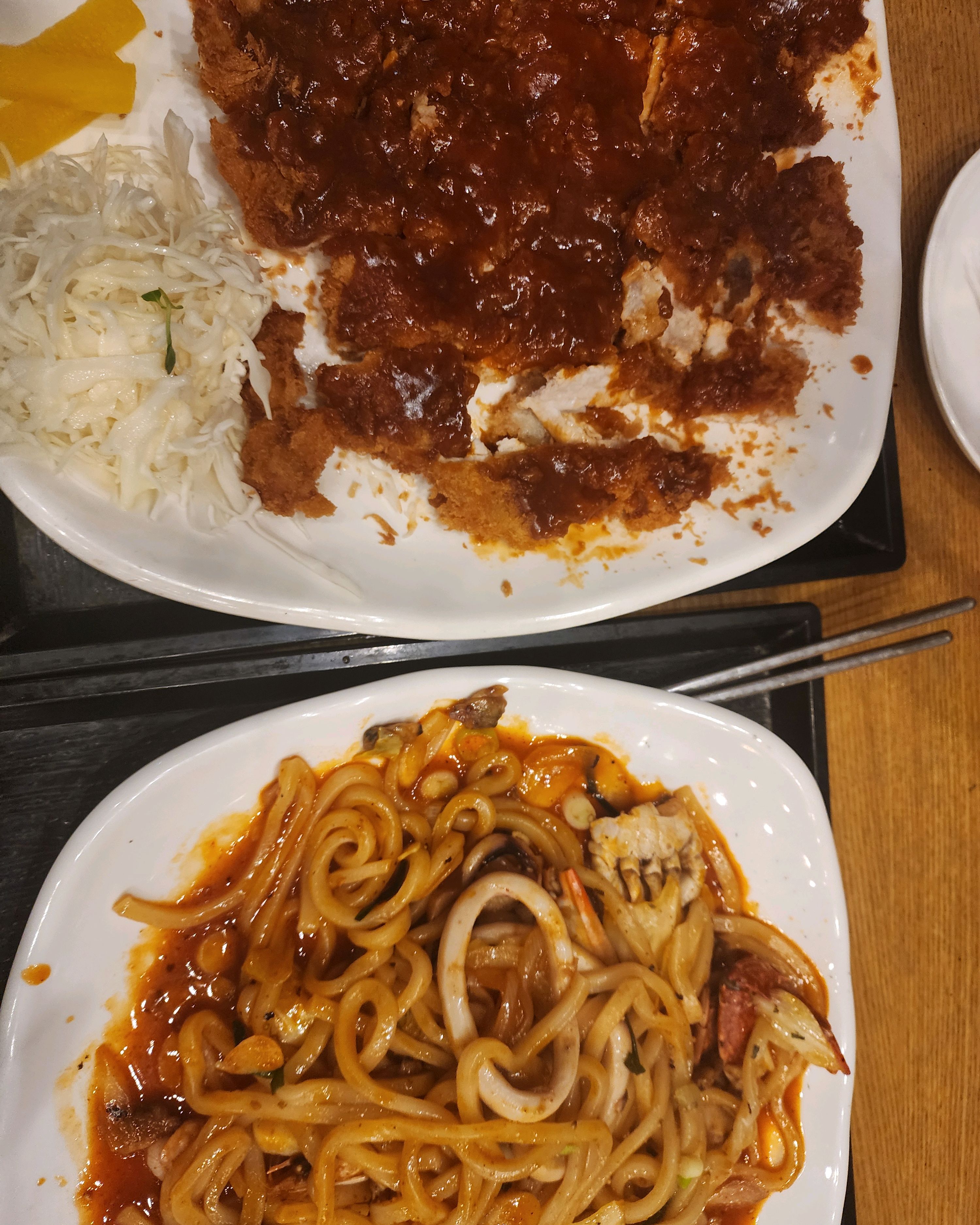 배달로만 먹다가 직접와서 먹으니 역시 더 맛있어요 주문받고 서빙해주시는 분 너무 친절쓰