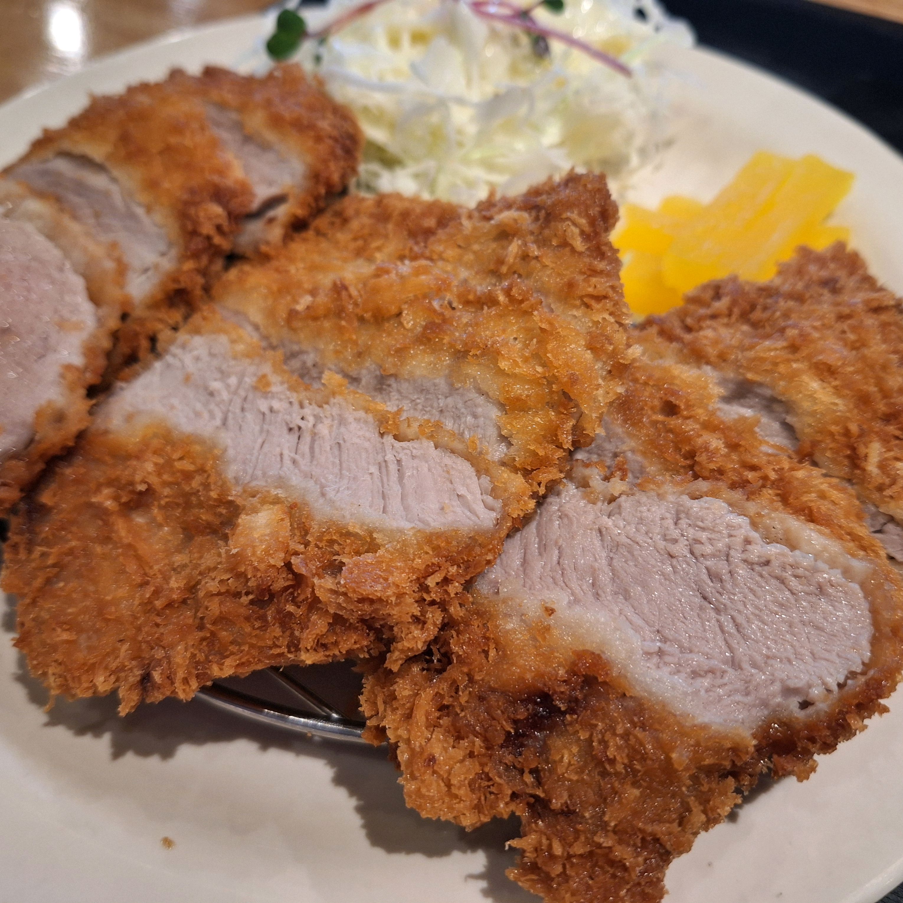 메뉴가 예전보다 훨씬 다양해져서 선택의 폭이 넓어요. - 남양주 별내 맛집 홍익돈까스 별내점