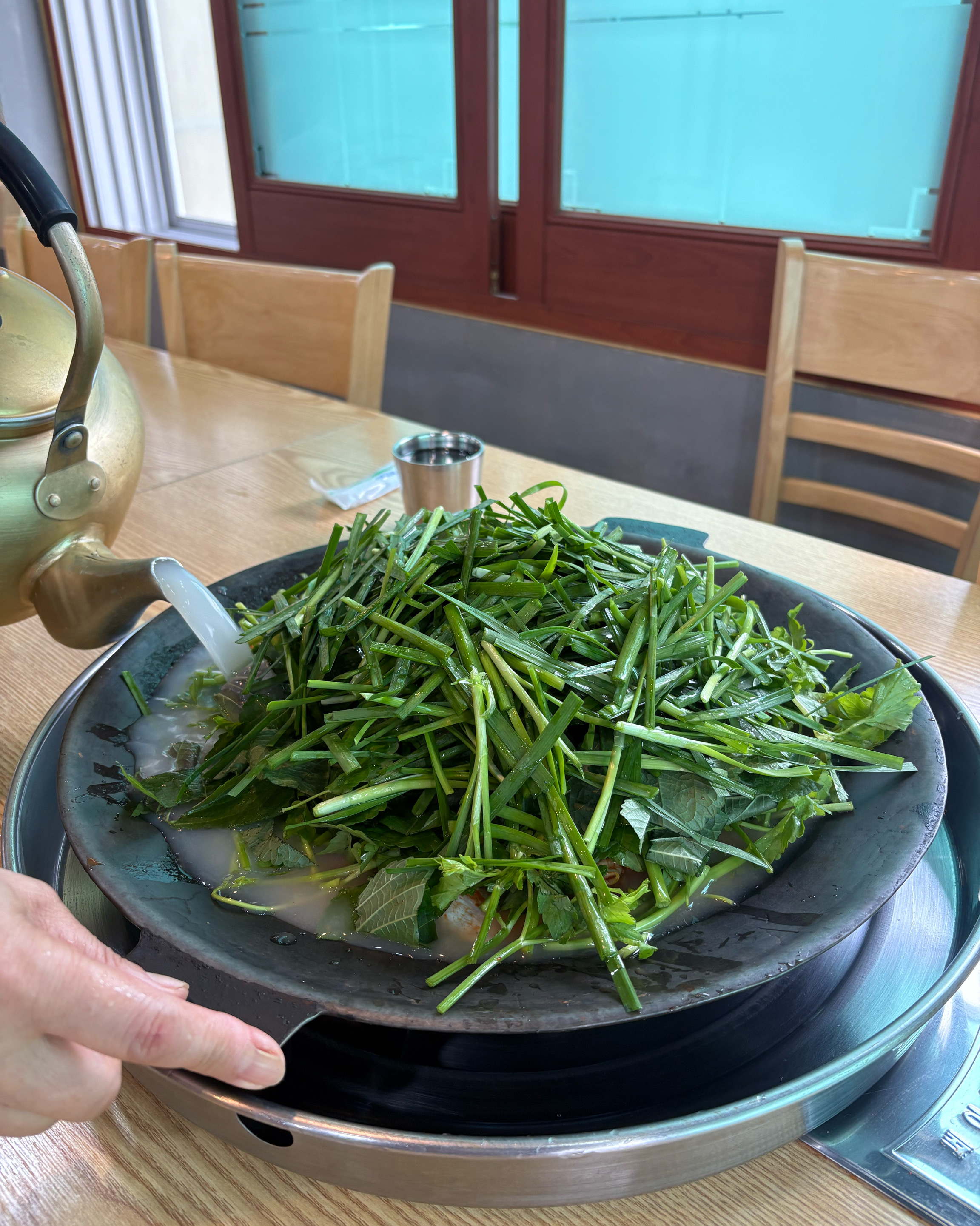 닭고기가 부드럽고 국물 얼큰해서 맛있음! - 삼척항 맛집 성원닭갈비