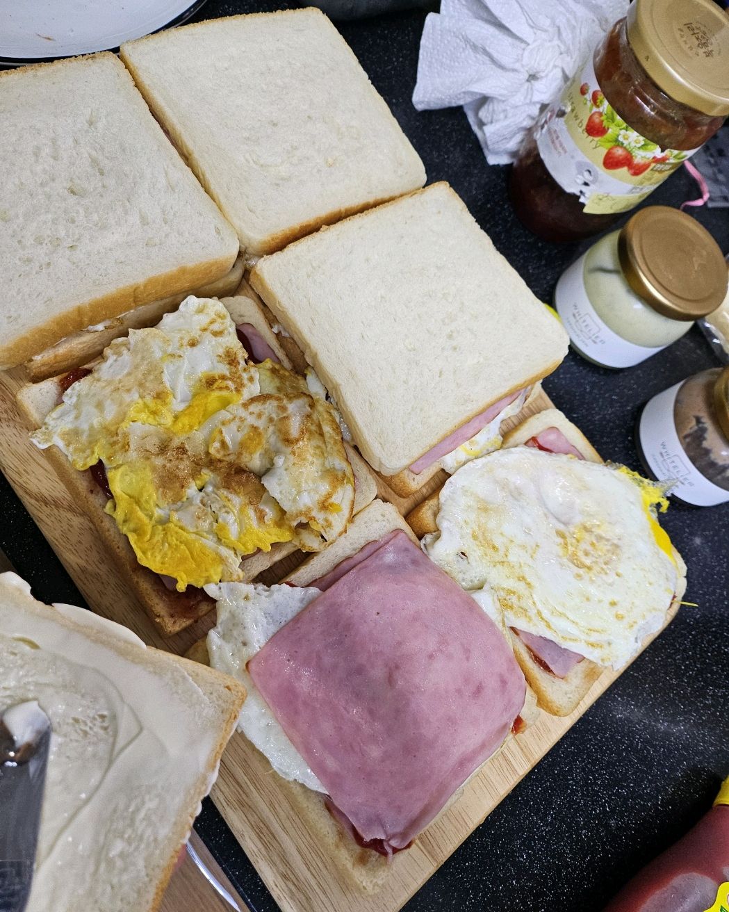 화이트리에 이시아 오픈후 몇번을 갔지만 리뷰는 이번에 처음 써요 식빵 너무맛있어요 그냥