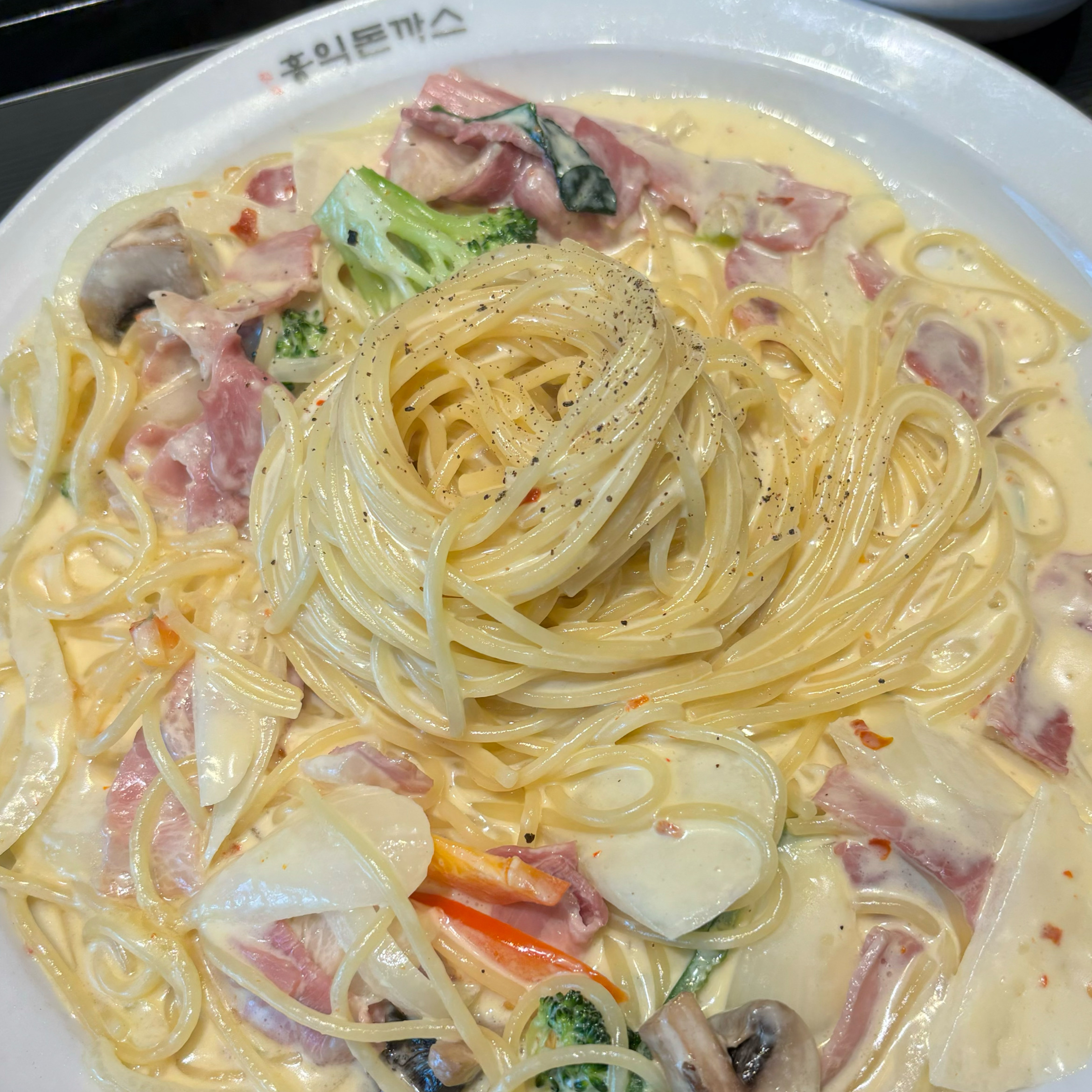 음식은 맛있어요. 하지만 다음엔 안갈거 같아요. - 매탄동 맛집 홍익돈까스 매탄점