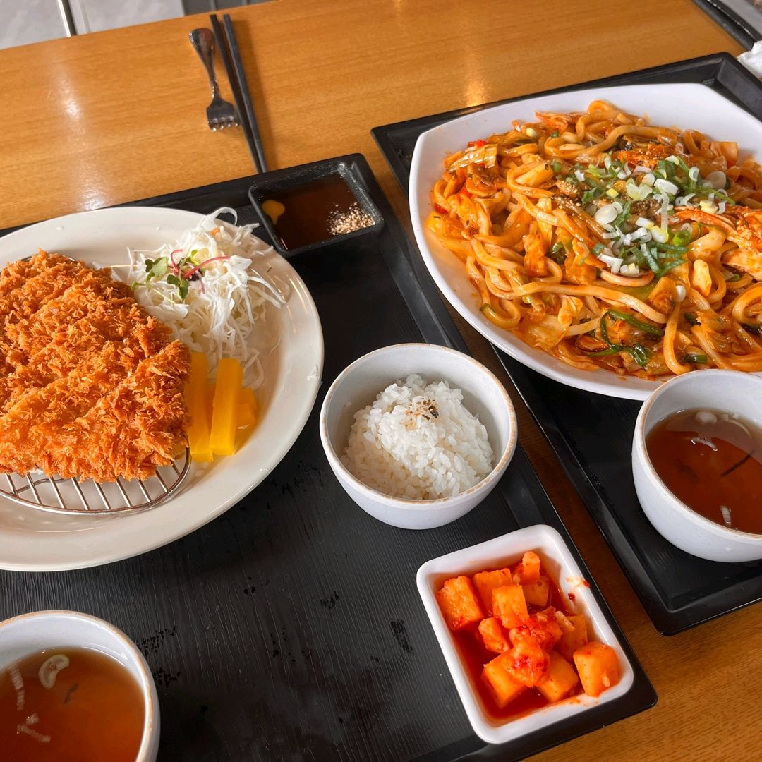 칭구생일이라 급만남~ - 충주 안림동 맛집 홍익돈까스 충주점