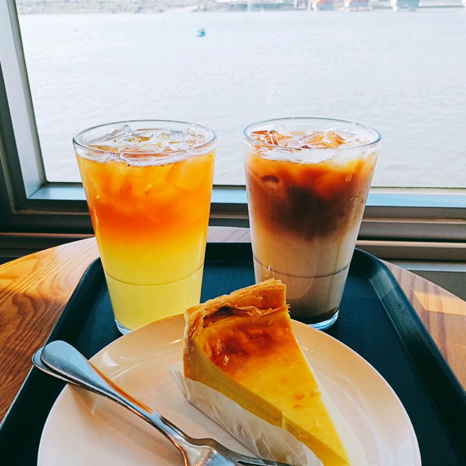 한강뷰가 보이는 곳이라 넘 좋네요 - 망원동 맛집 스타벅스 망원한강공원점