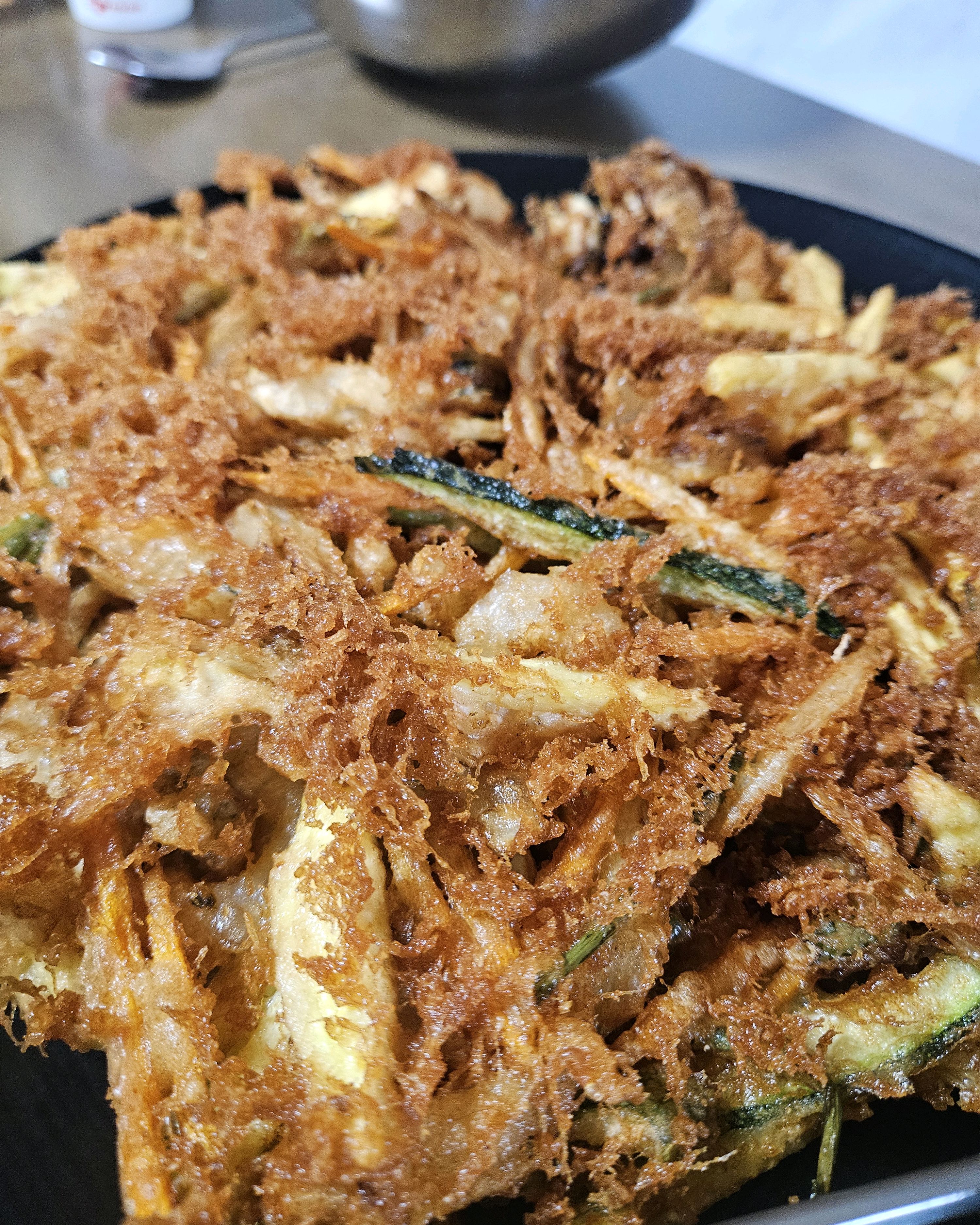 가정집처럼 소박한 식당이예요. 주차장은 넓구요. - 경포대 맛집 강문칼국수