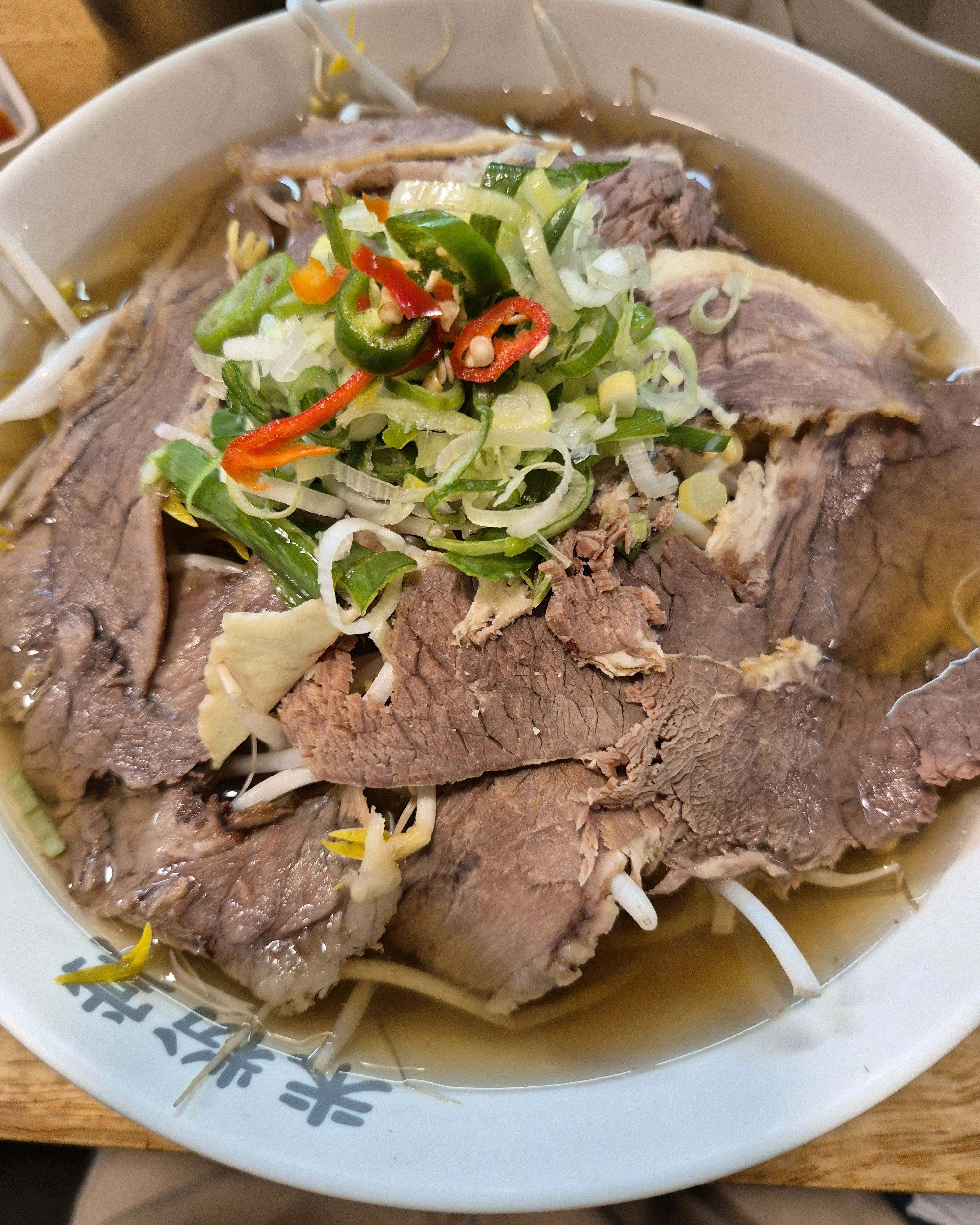 맛있어요 ㅠ 면추가 가능한데 한번만 먹어도 충분해서 아직 해본 적은 없어요 혼밥하기 좋슴다