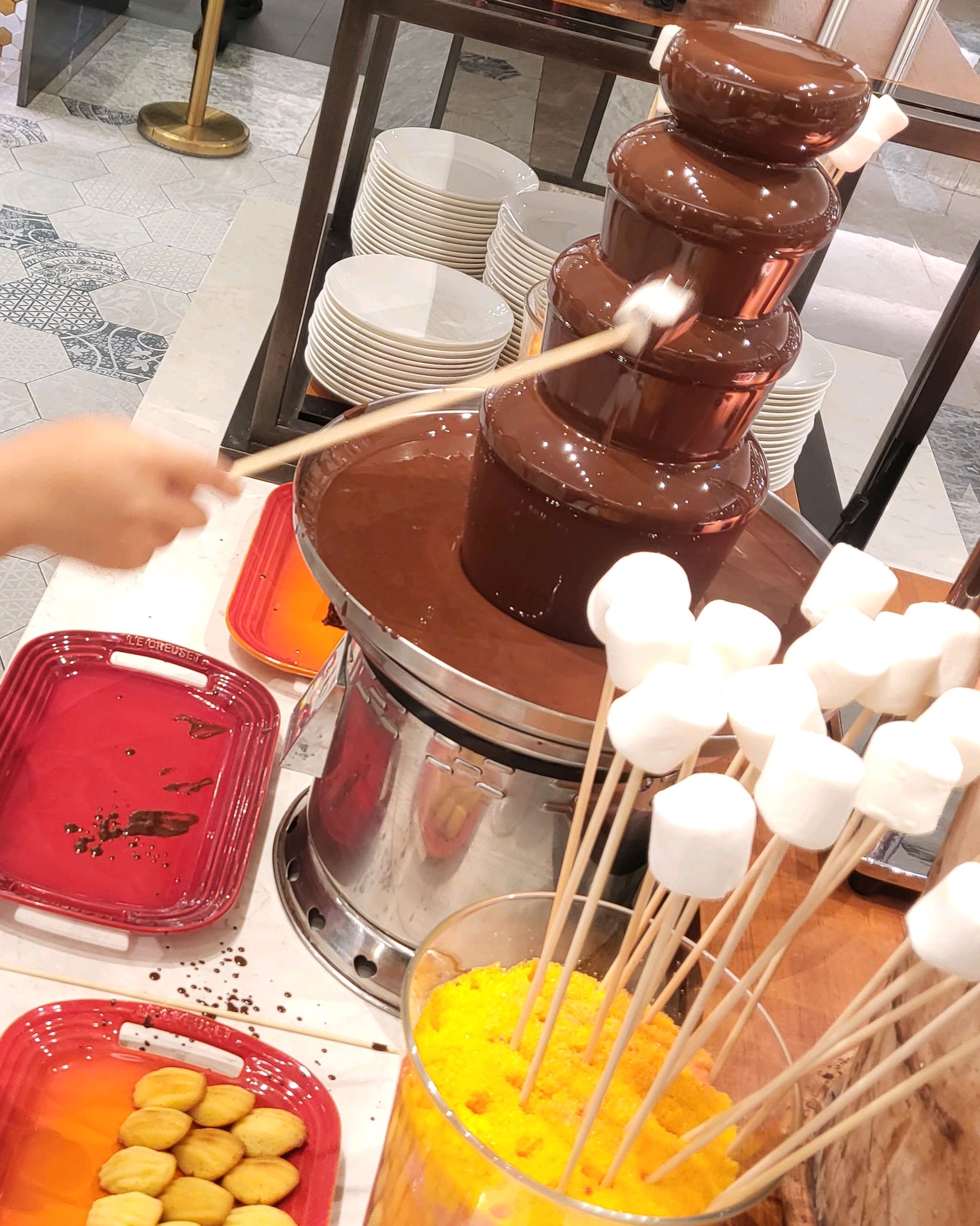 일단 매장이 넓어서 ##정 처럼 돗대기시장 같지 않아 좋았어요. - 제주 맛집 제주 드림타워 그랜드 키친