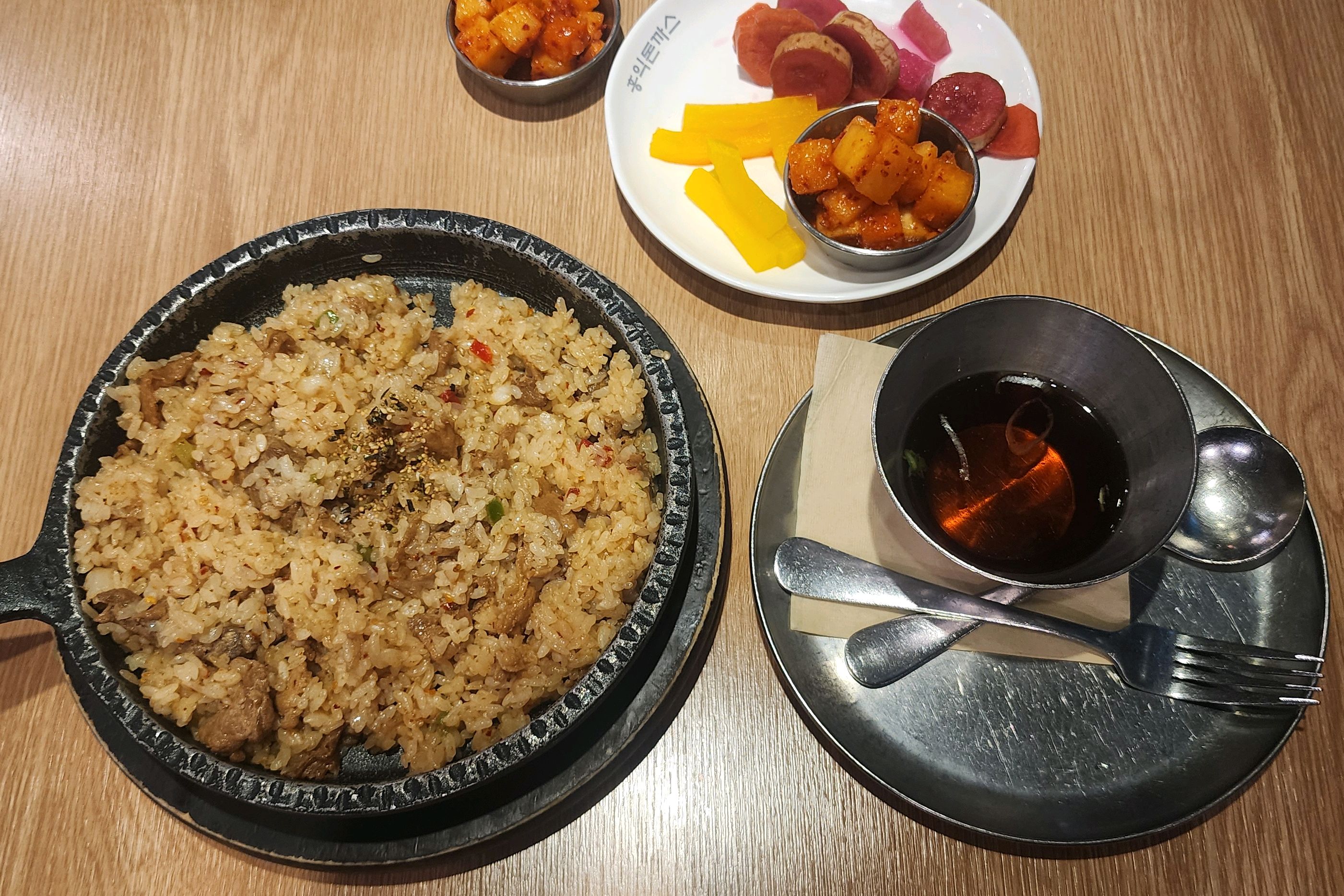 춘천에서 제일 맛있는 돈가스집이에요. 가성비 최고에요. 오늘따라 돈가스가 겉바 속촉으로 너