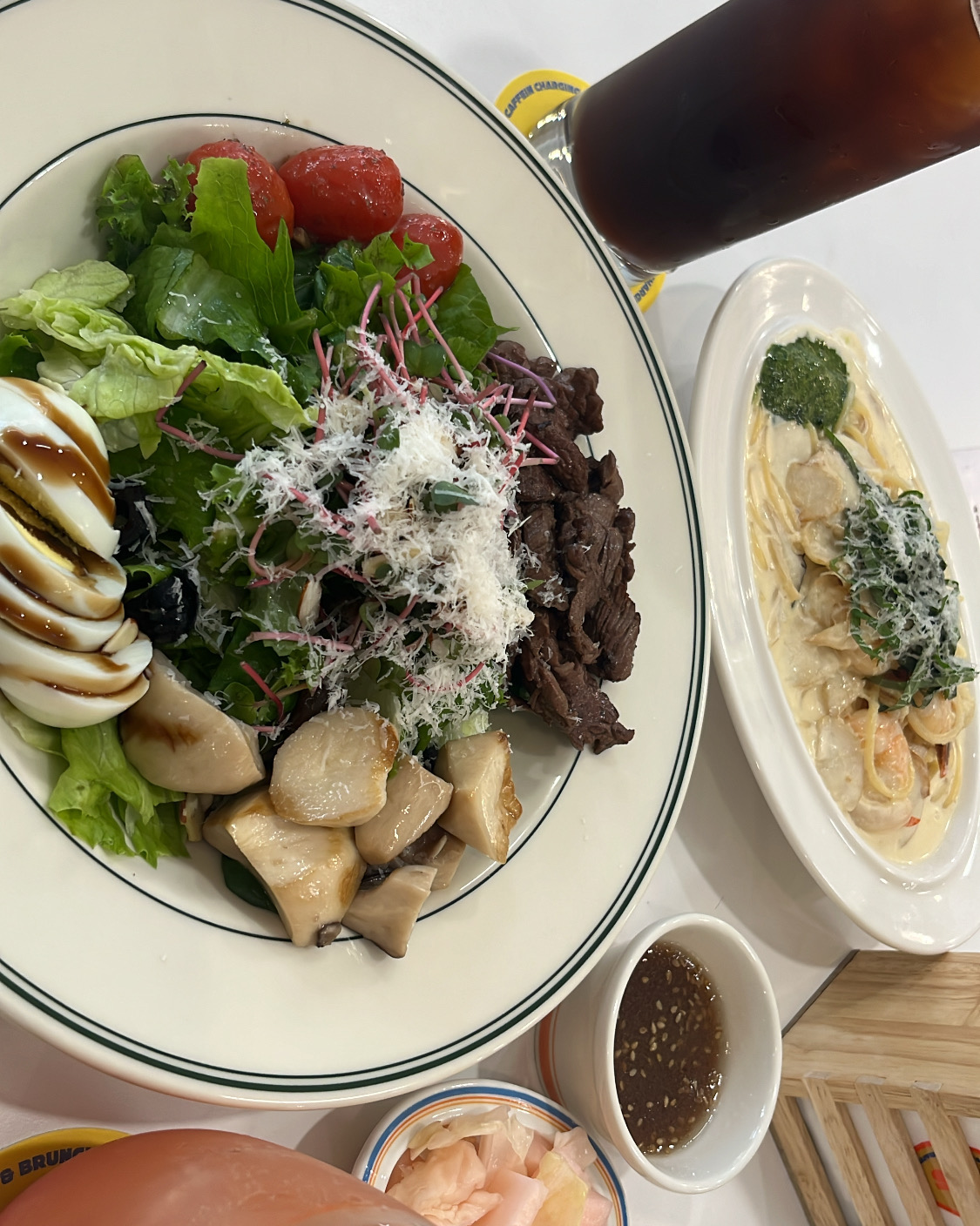 SOS Coffee Brunch Seokchon Station, a famous restaurant in Seokchon-dong, Songpa-gu, Seoul