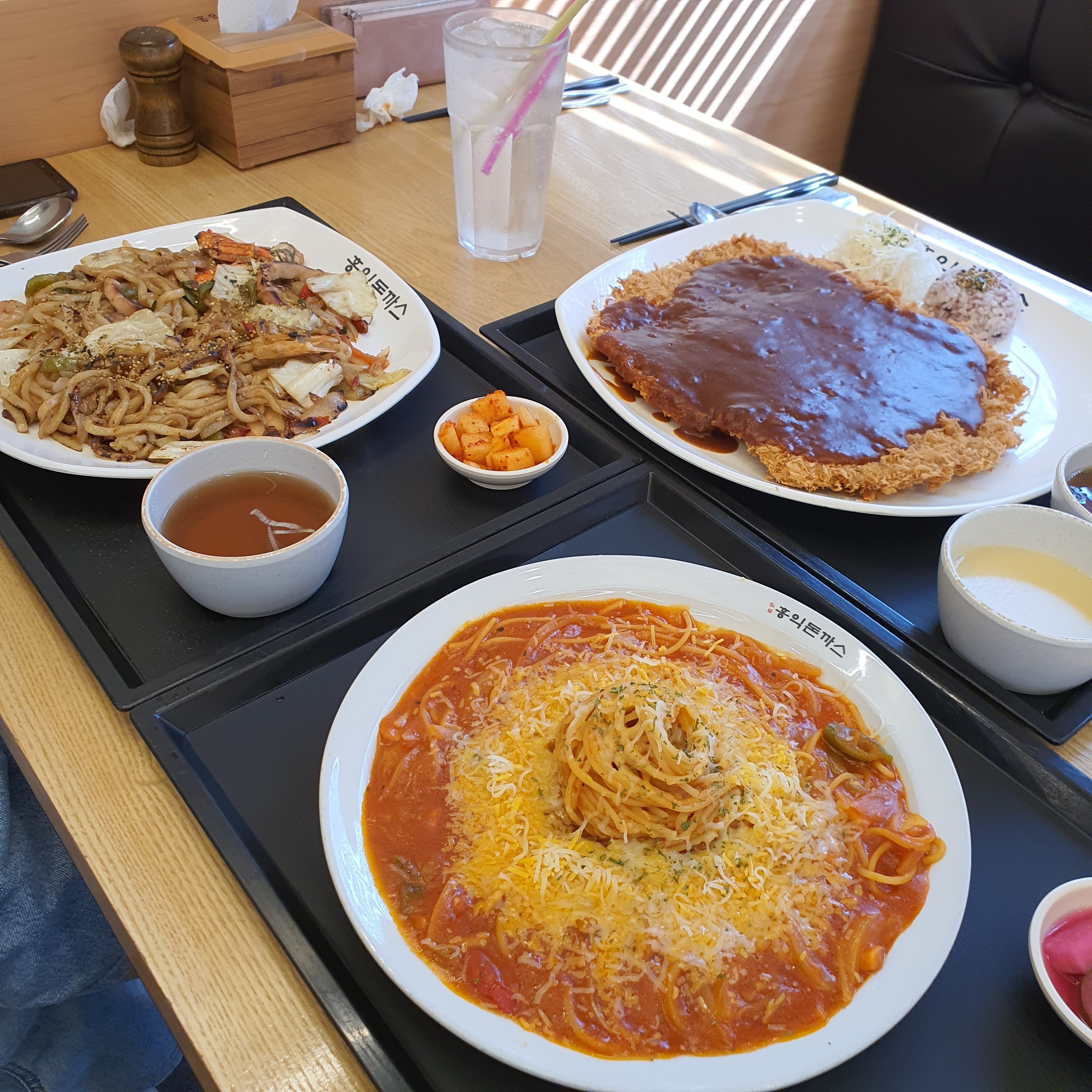 맛있어서 자주방문 하는곳이에요 메뉴가 다양하고 다 맛있는것같아요~ 돈가스 큼직하고 고기도