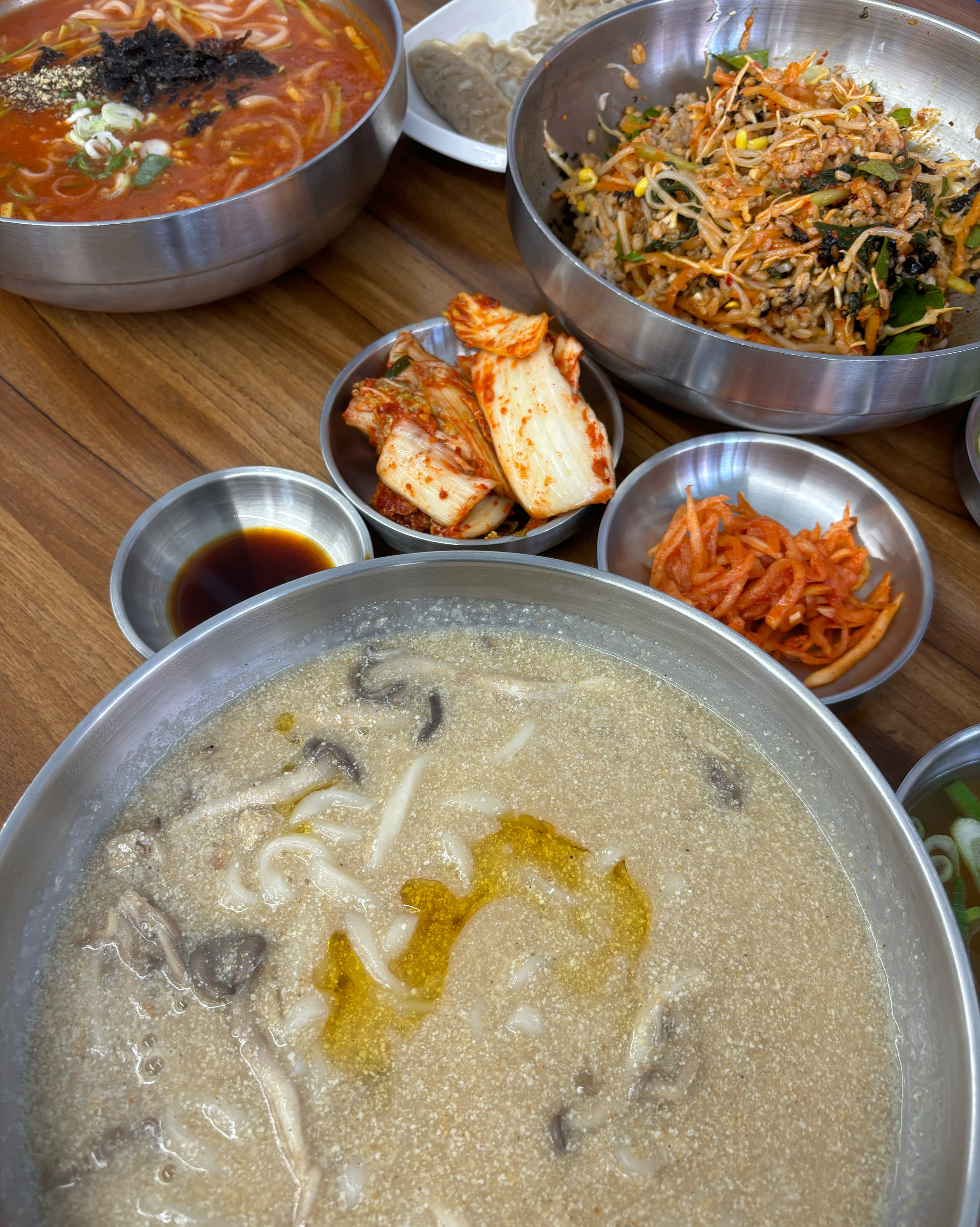 Seokchon Kalguksu Barley Rice Main Store, a famous restaurant in Seokchon-dong, Songpa-gu, Seoul