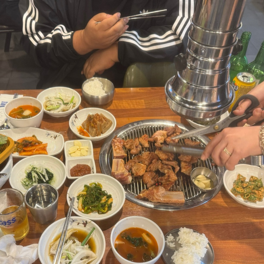 기본 돼지갈비는 말할것도없고 직접구워주시고, - 천호동 맛집 1등돼지숯불갈비