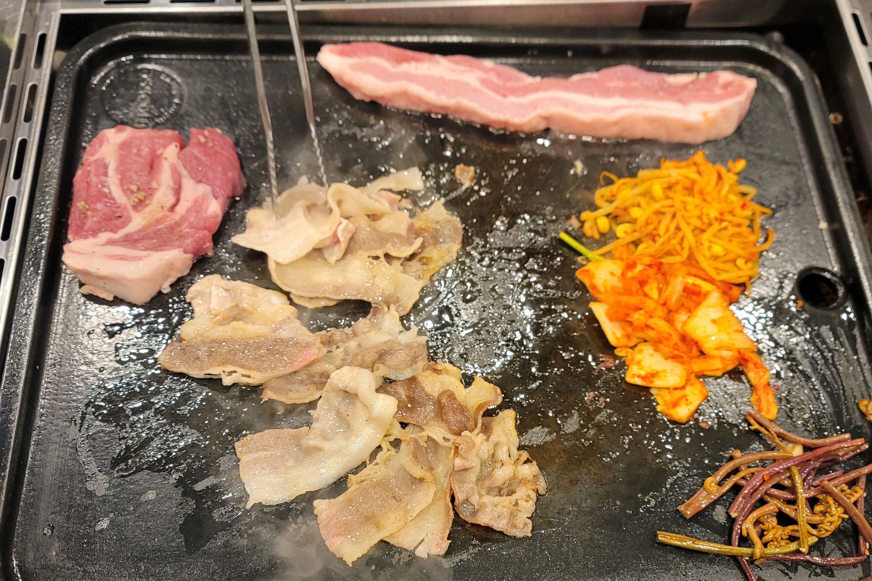 강원도는 생각보다 일찍 닫는 가게들이 많아 택시 타고 이동중 찾은 맛집 - 경포대 맛집 육담소