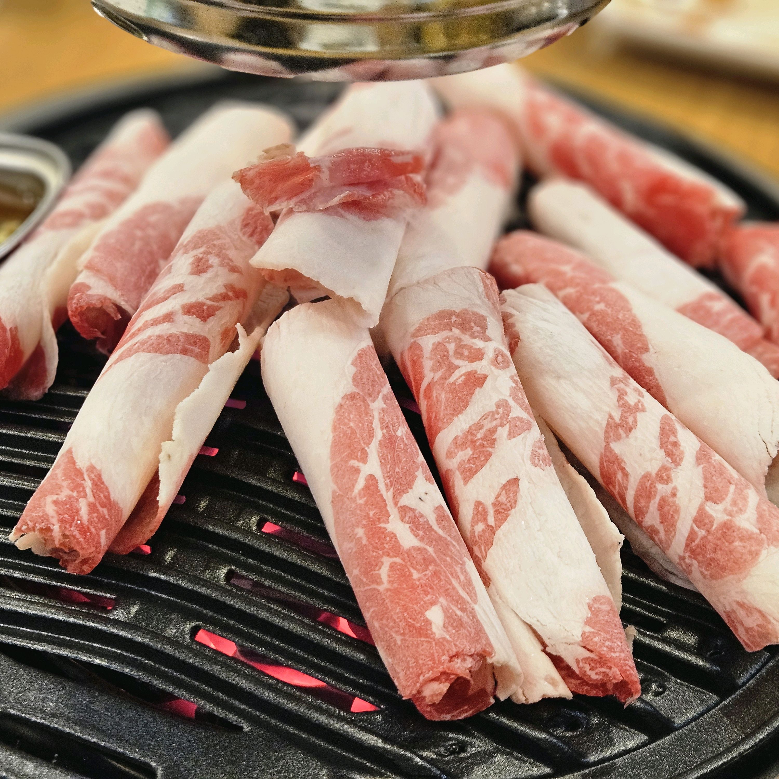라면 종류 셀프로 무한리필 가능하고 고기도 가성비가 너무 좋아요! 단체 모임하기도 좋을 거