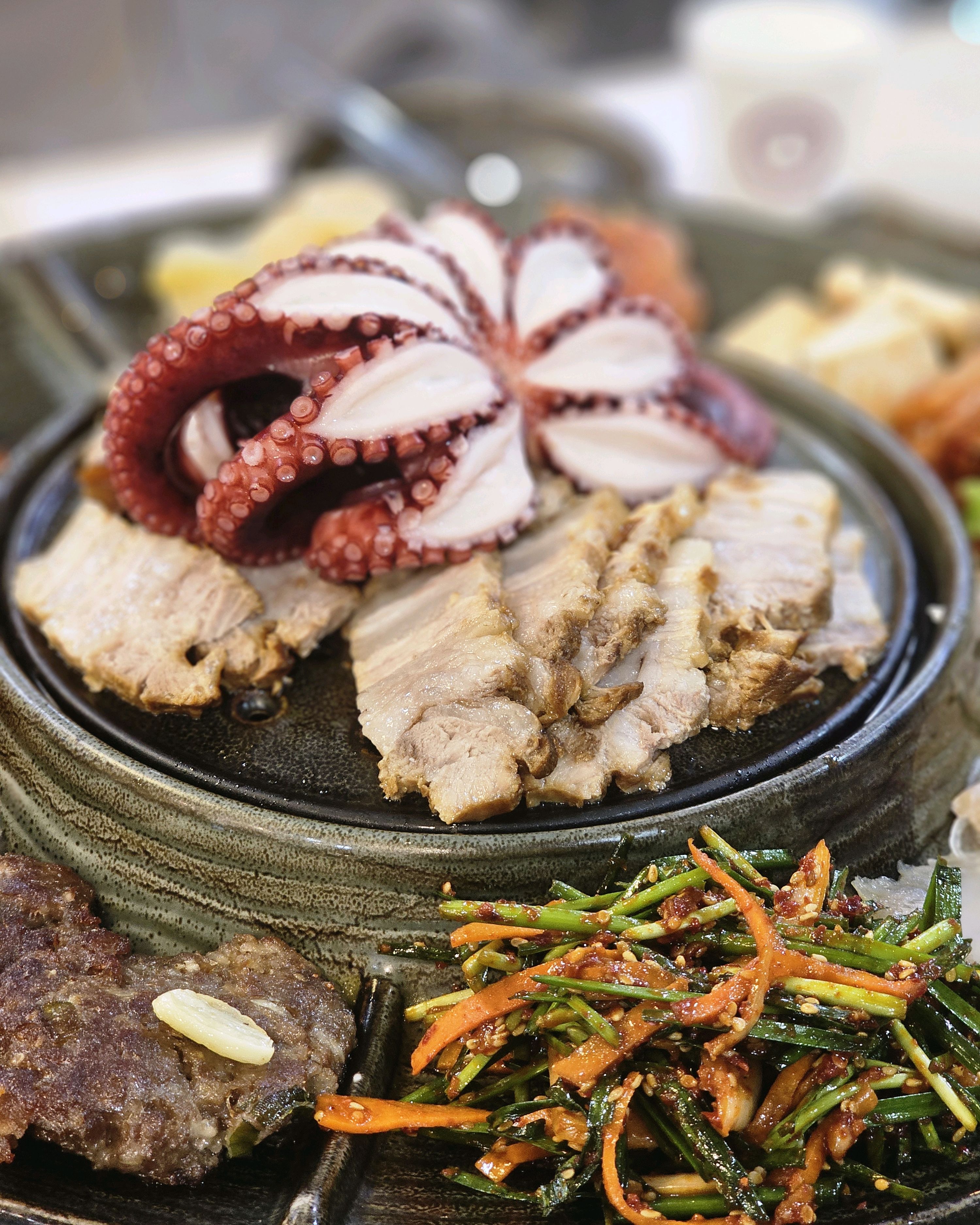 
오금역식당
 칡산에황제보쌈 곤드레돌솥밥 오금점