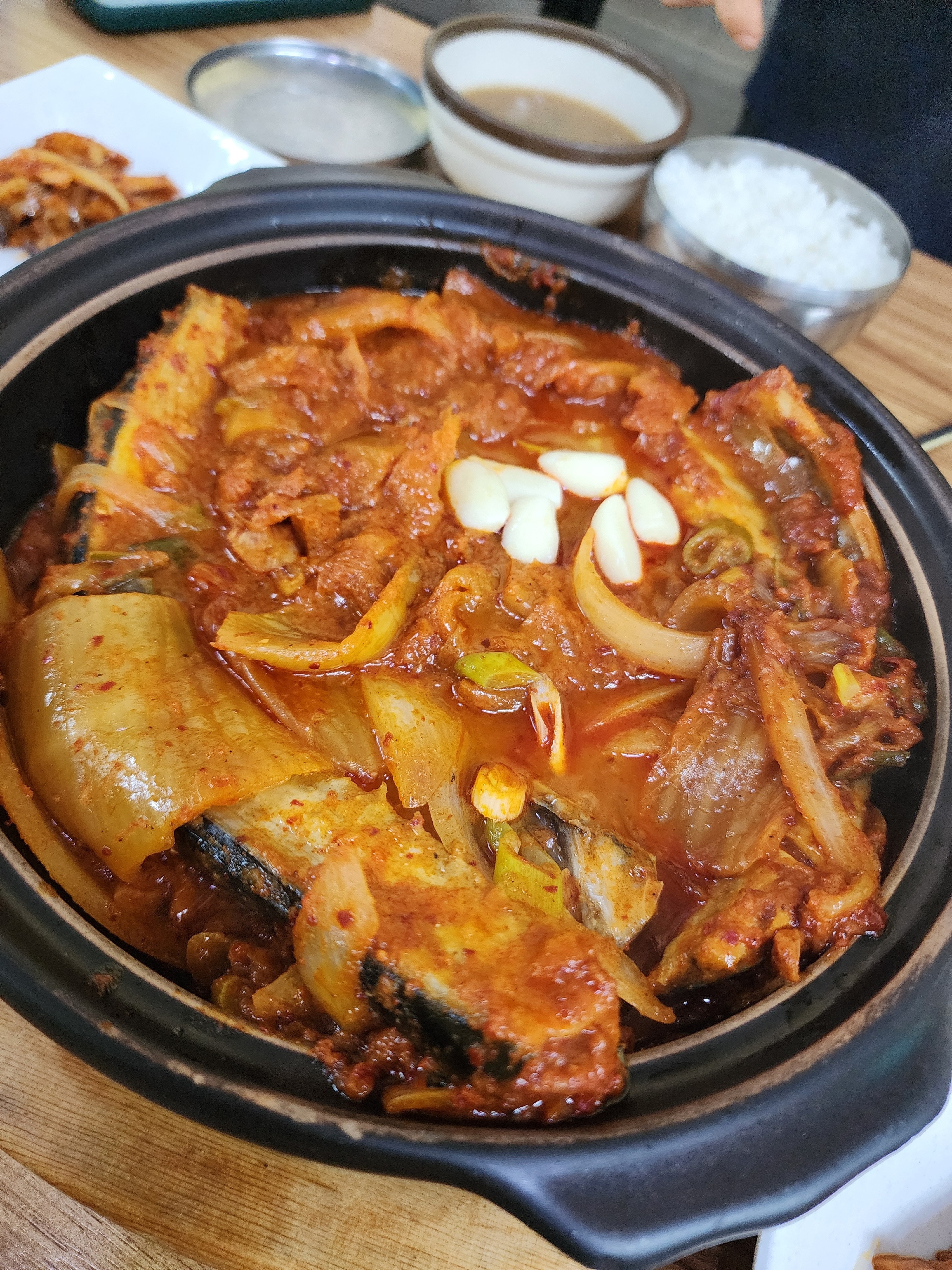 고등어 묵은지 김치찜 비린내도 없고, 고등어도 실하고, 묵은지도 부드럽고, 특히 계란찜과