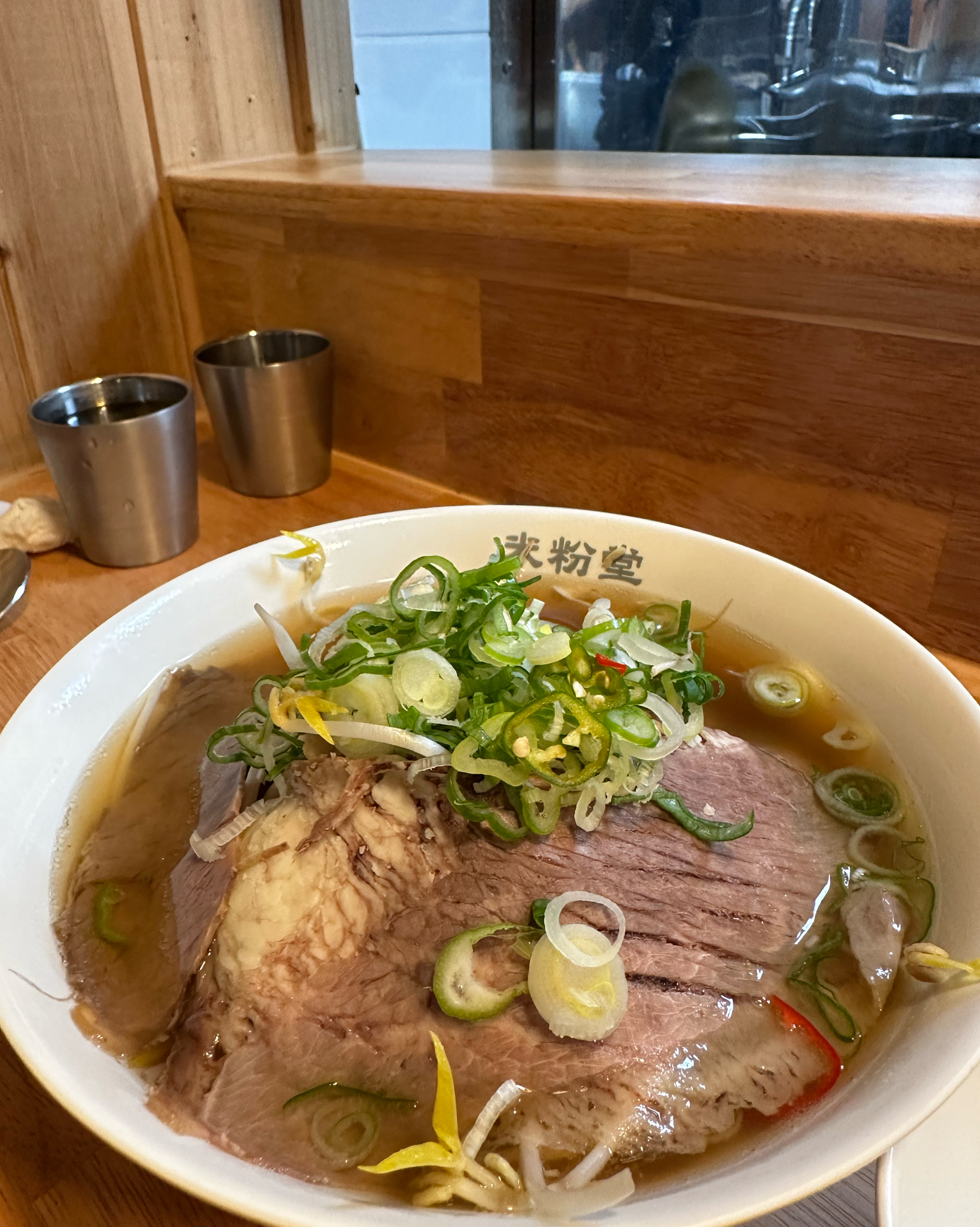 분위기도 100점 !!! 식사하러나왔는데 소풍 나온거 같네요 ㅋㅋㅋ물맛부터 좋아요 ! 깔끔