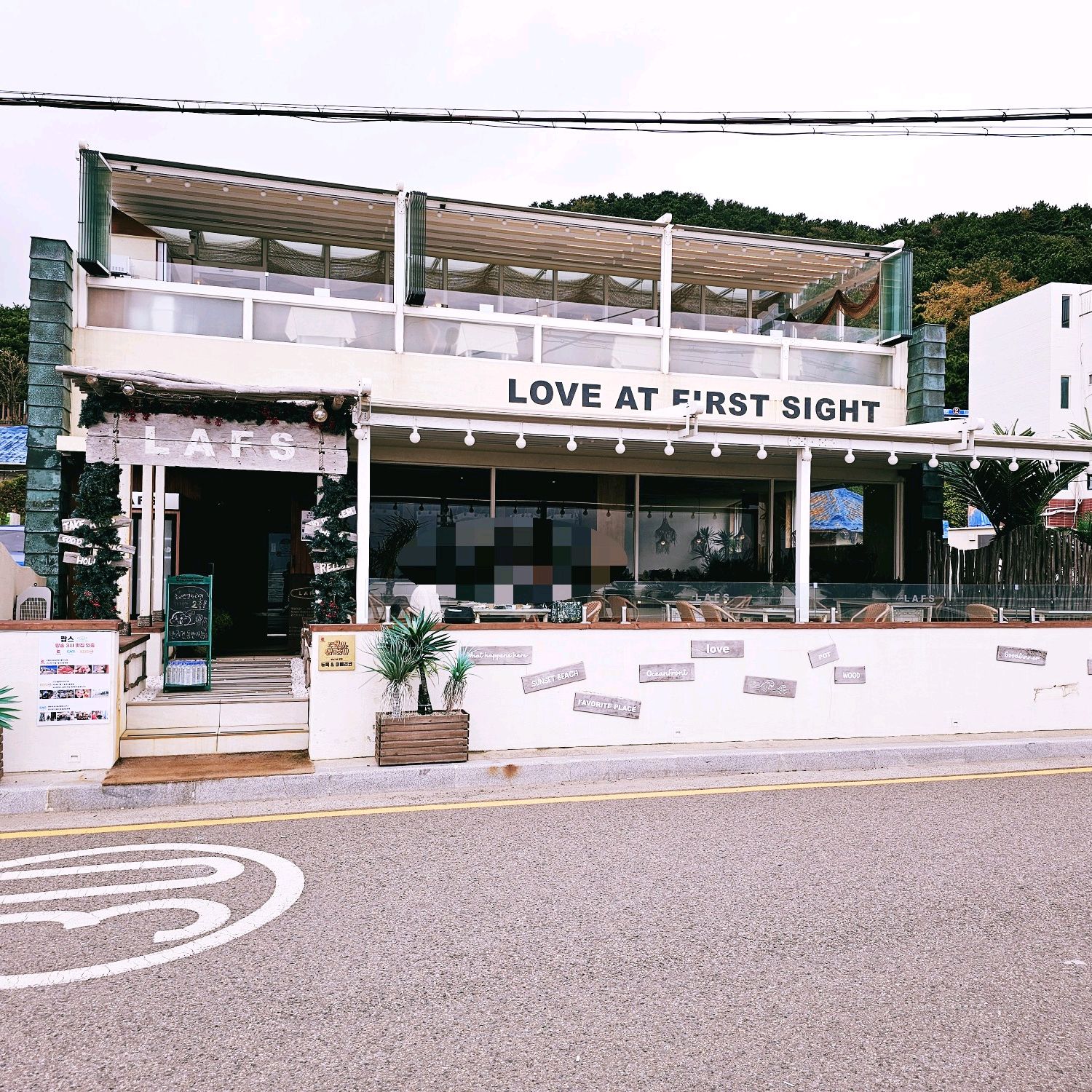 해안열차 타고 돌아오는길 구덕포에서 밥집 찾다 발견한 랍스입니다. 분위기에 이끌려 들어가긴