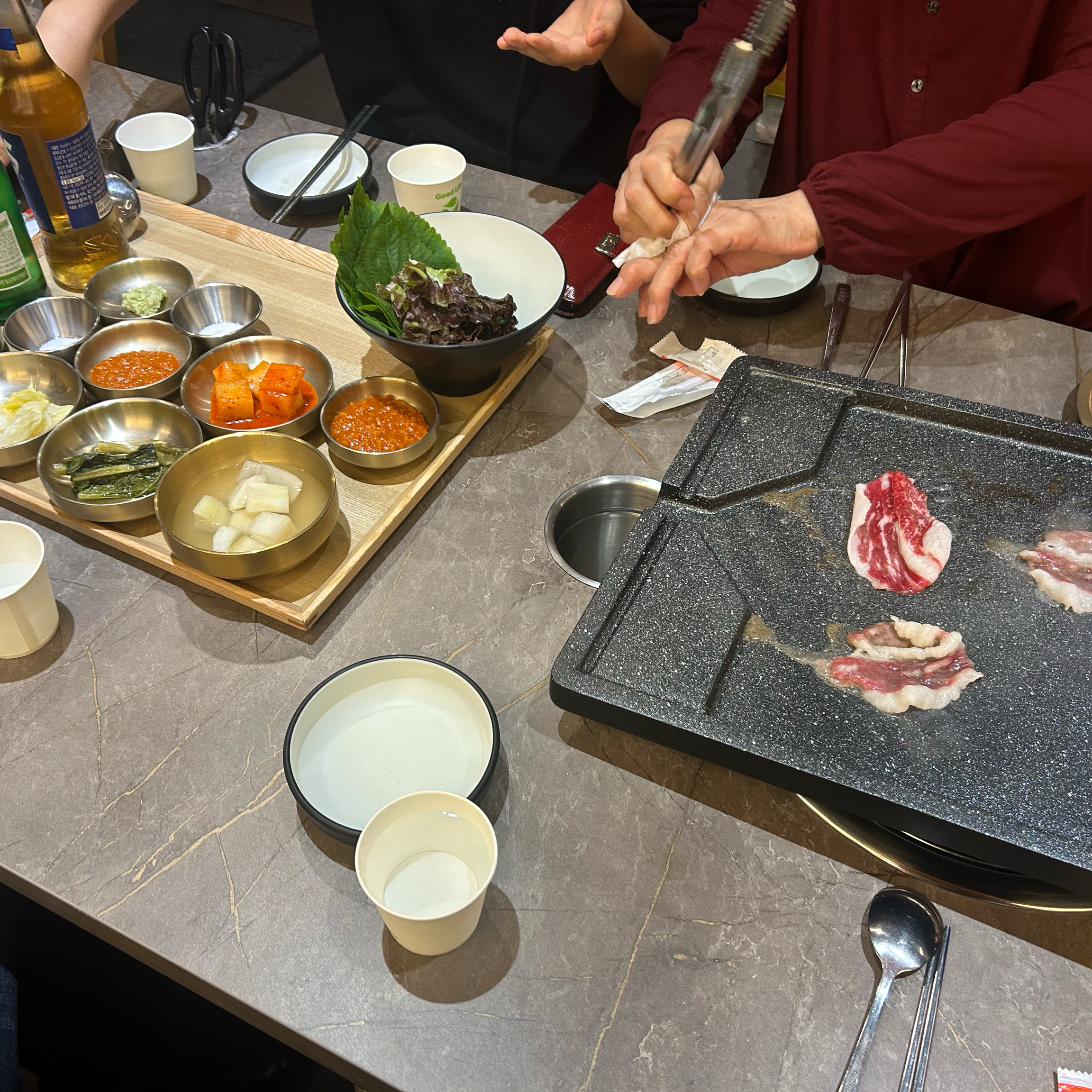 Amsa Station, Hyangsan-ri, a meat restaurant that makes kimchi, a restaurant in Amsa-dong, Gangdong-gu, Seoul