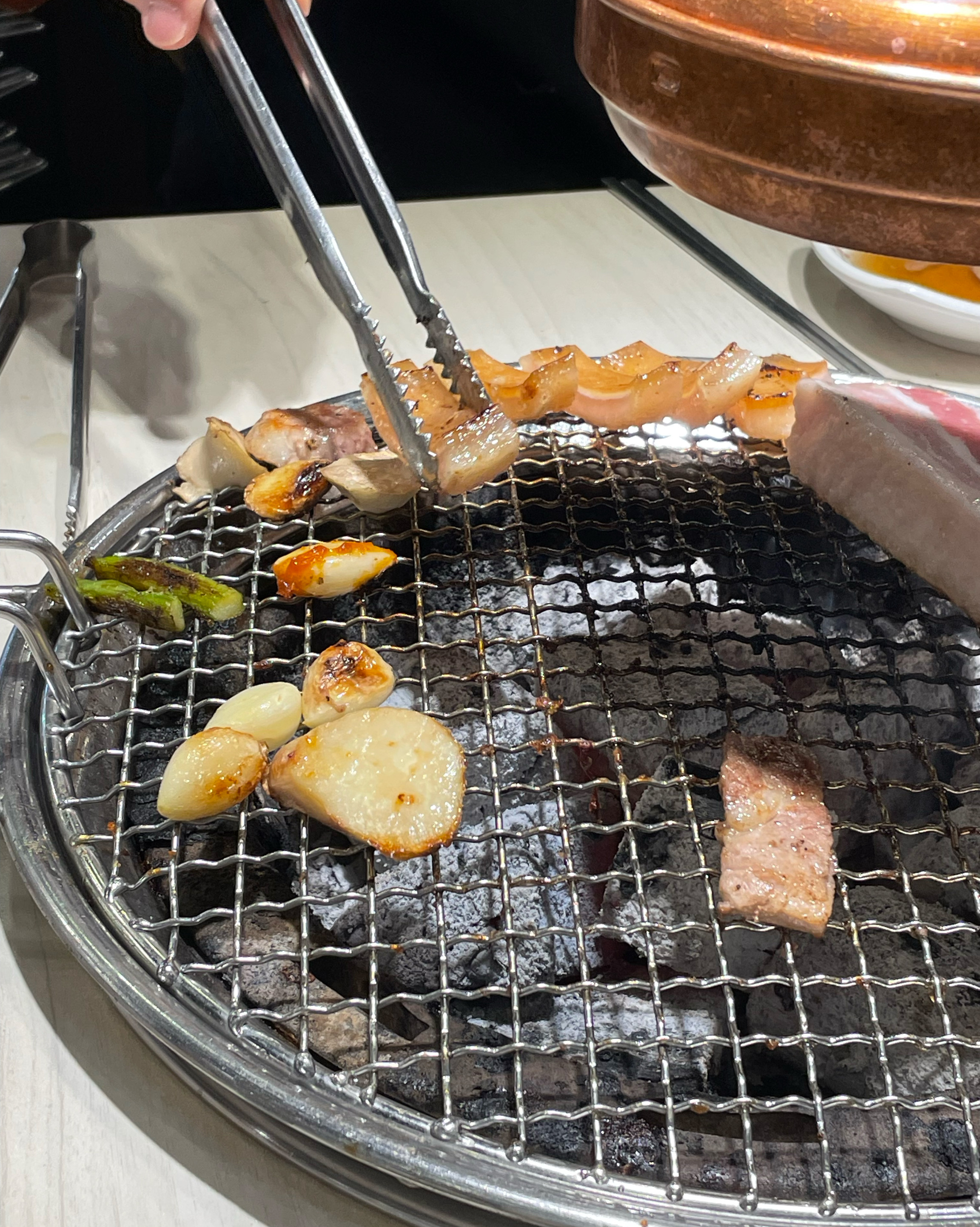 단체로 식사하기에 명륜진사갈비가 좋은 것 같아요~~~ 맛있게 먹고 갑니다~ 주차공간도 있어