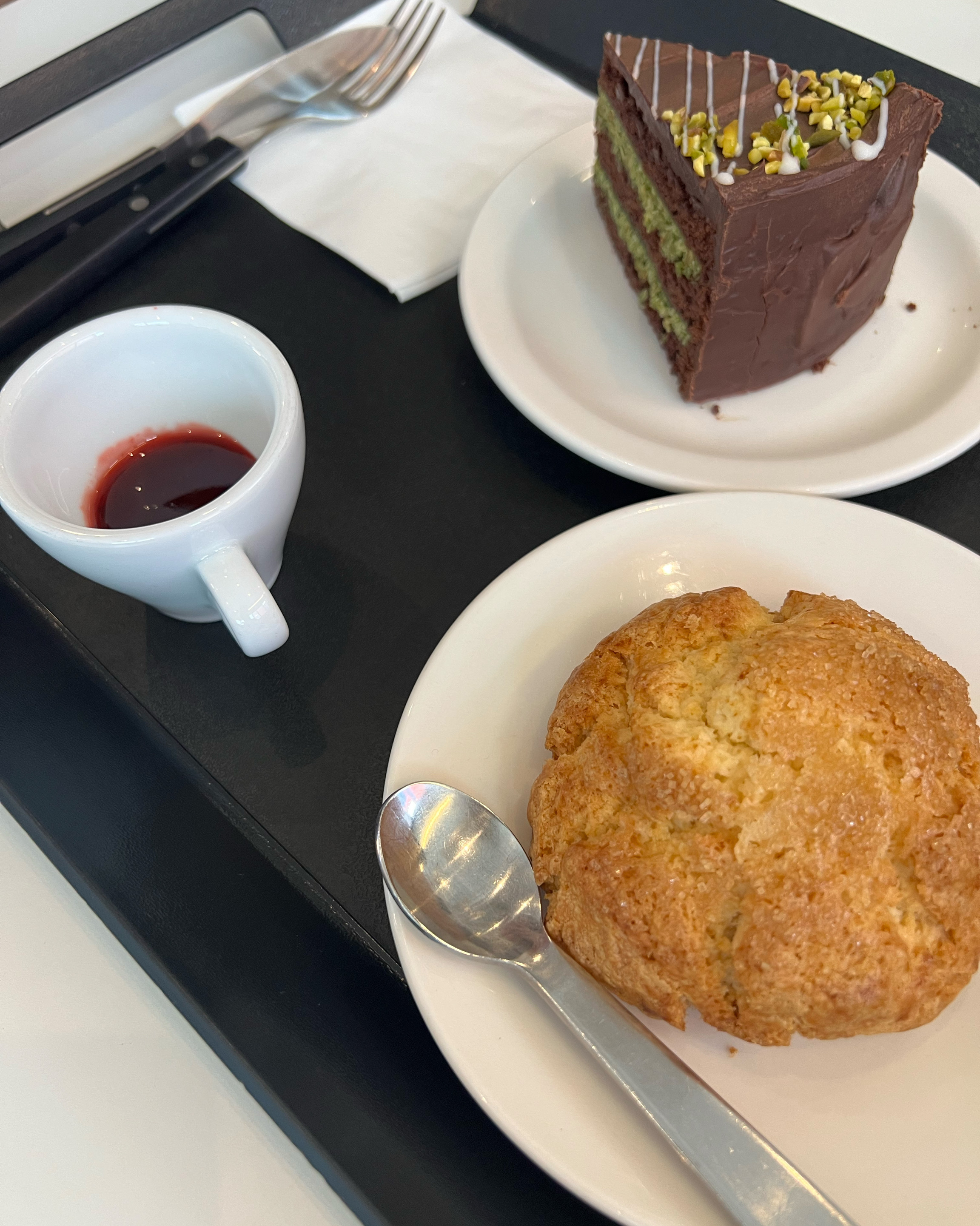 스콘 따뜻하고 달달해서 디저트도 넘 맛있고 - 불당동 맛집 헥스커피로스터스쇼룸