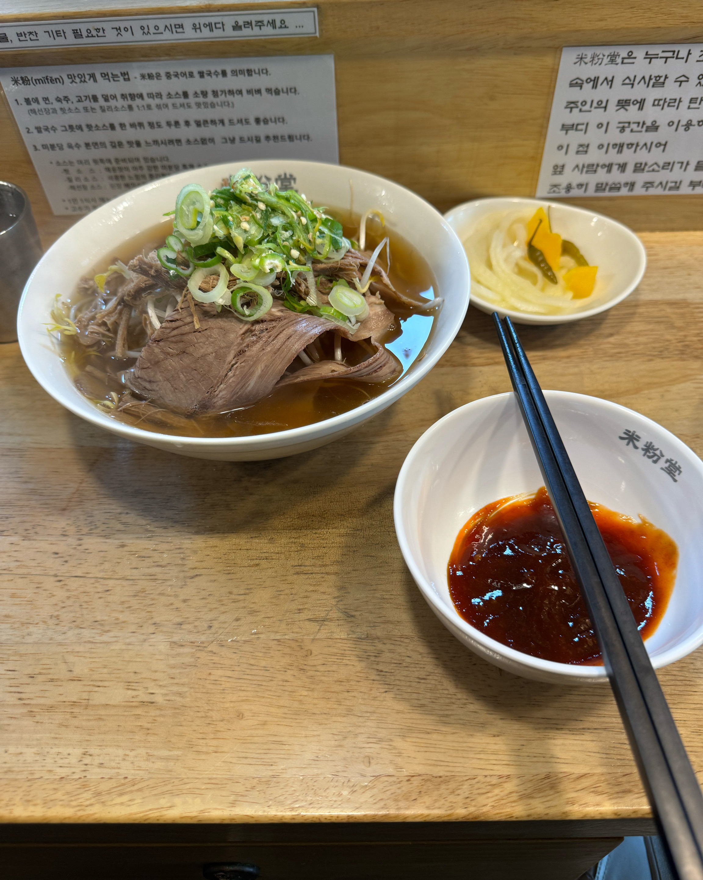 조용히 혼밥하러 자주갑니다. 평촌점만 이용하다 일있어서 산본점 방문해서 식사하는데 왜이렇게
