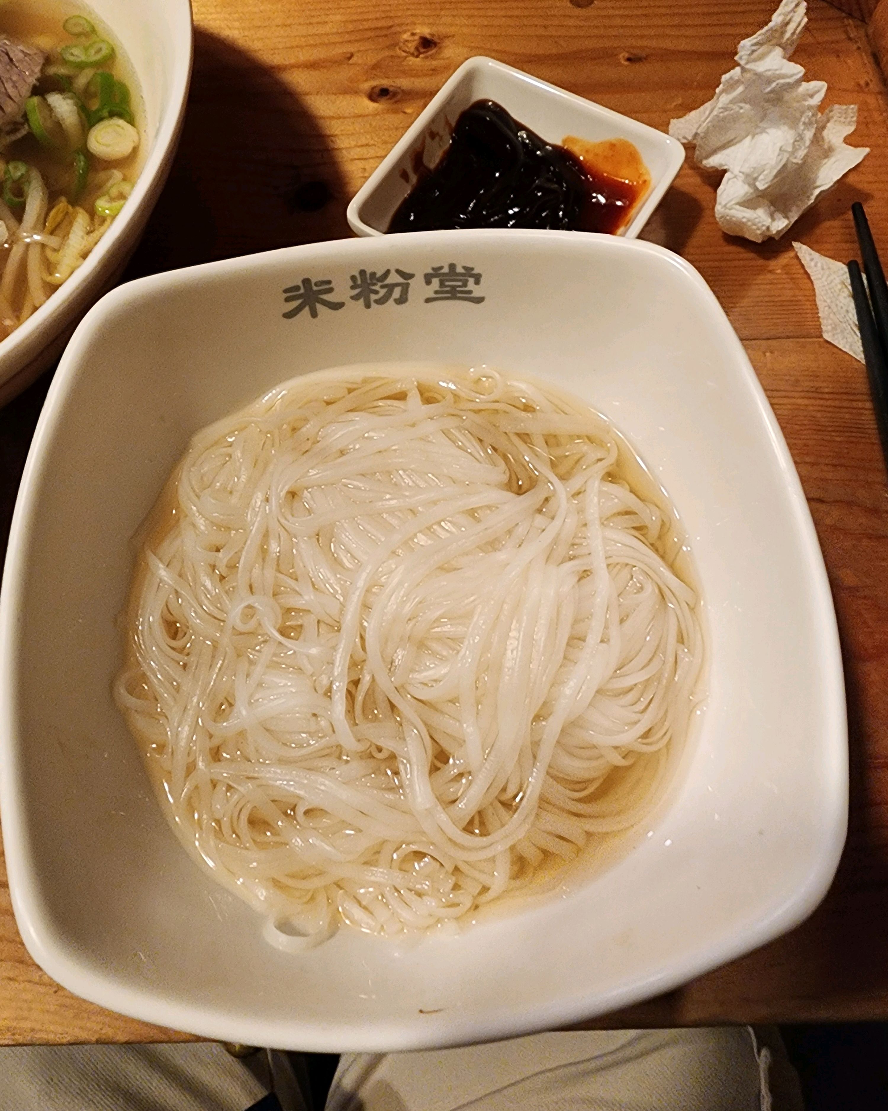 국물이 되게 담백해서 맛있게 먹고 또한 고기의 간의 밸런스도 아주 좋았습니다 ㅎㅎ - 홍대입구역 맛집 미분당 홍대점