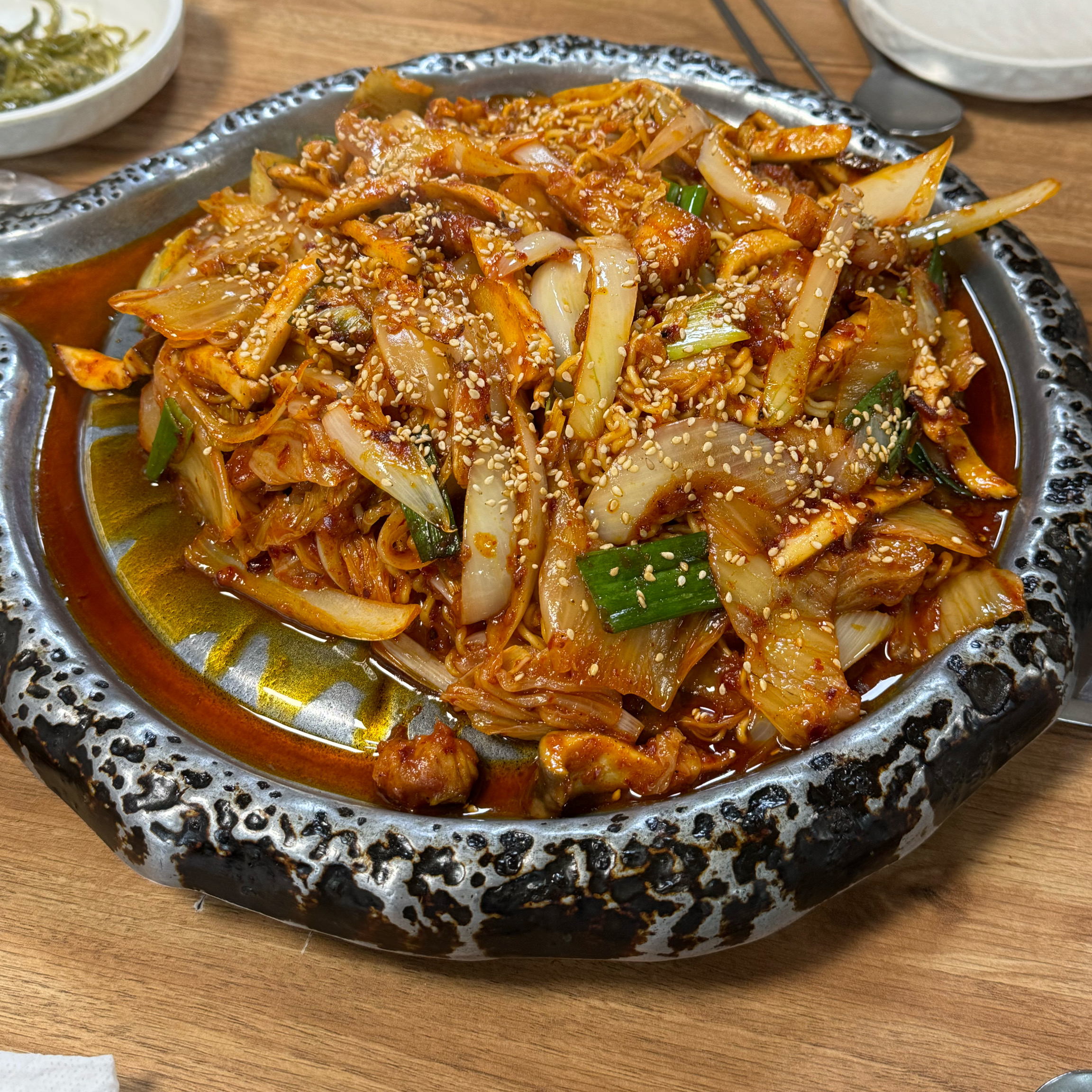 
답십리역식당 통돼지 두루치기 김치찌개 전문점