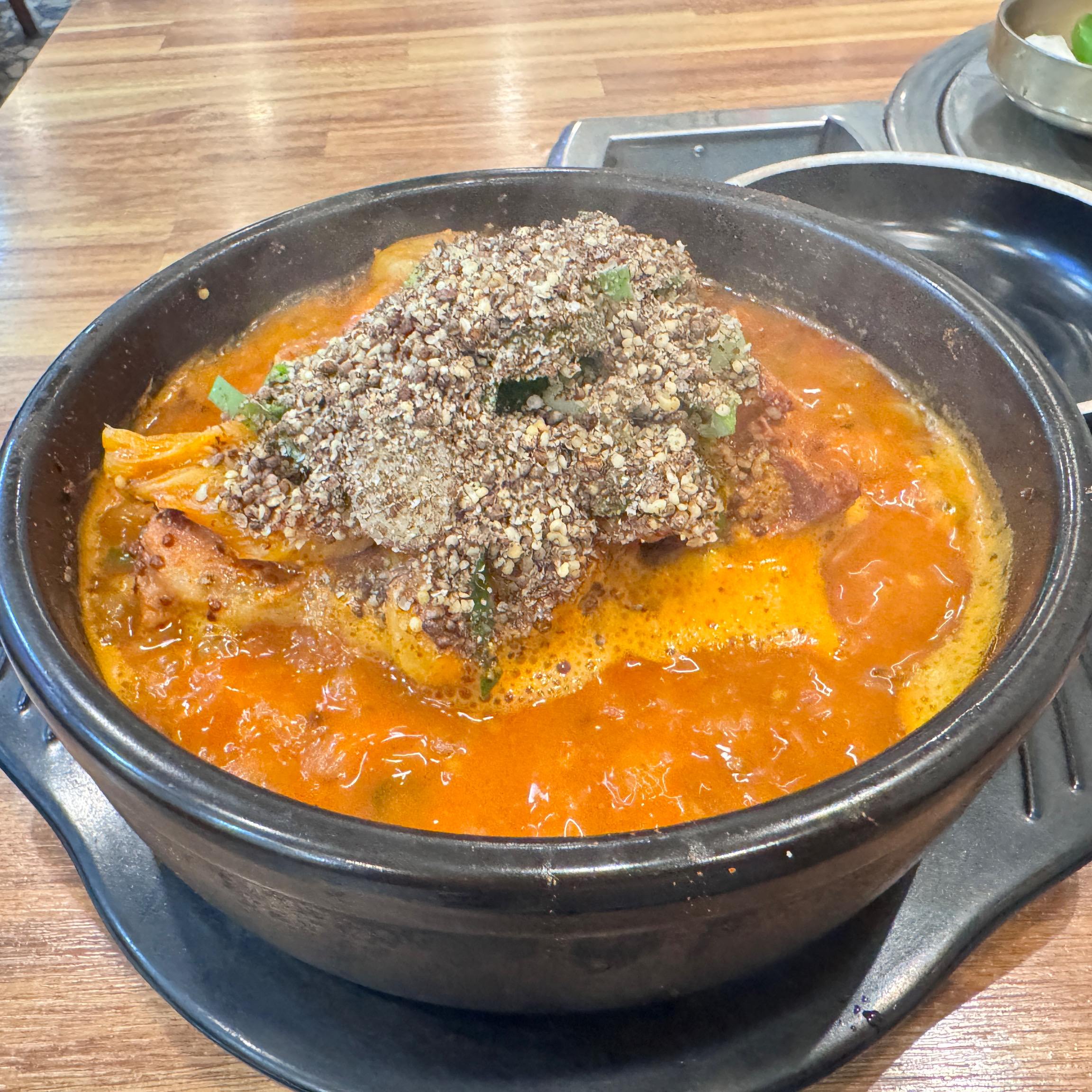 가게 안에서 저 빼고 다 외국분들이라 걱정했는데, 고기도 잘 발라지고 배도 든든하고 괜찮네