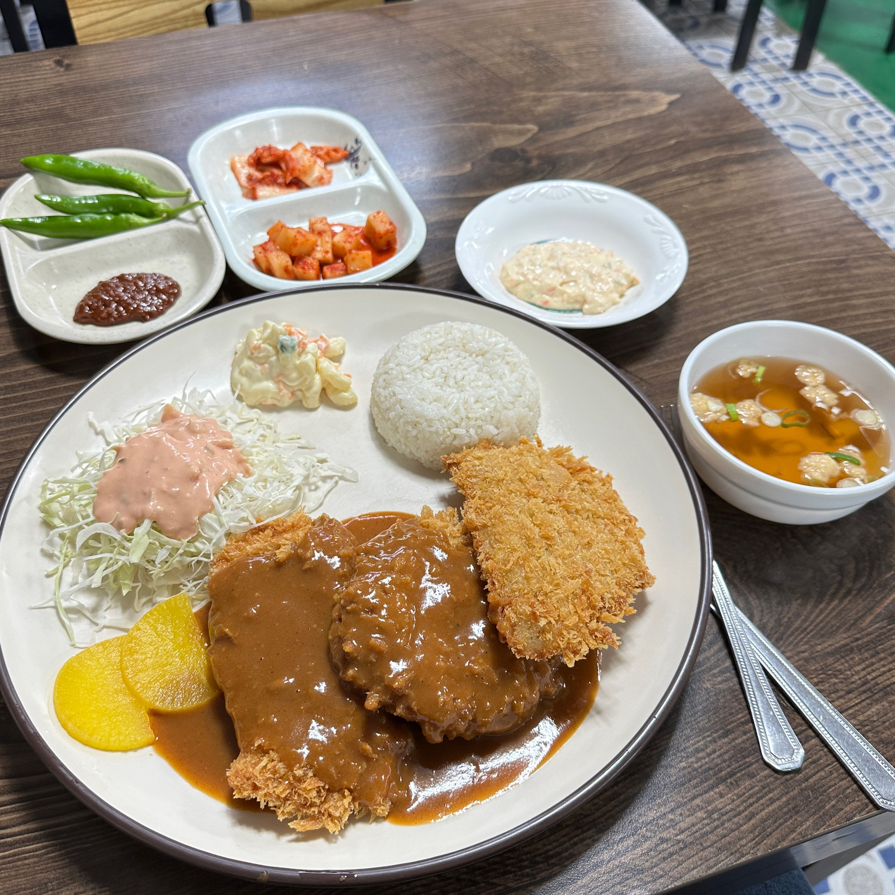 서울정식 양 엄청 많네요!! - 송정 맛집 서울생돈까스