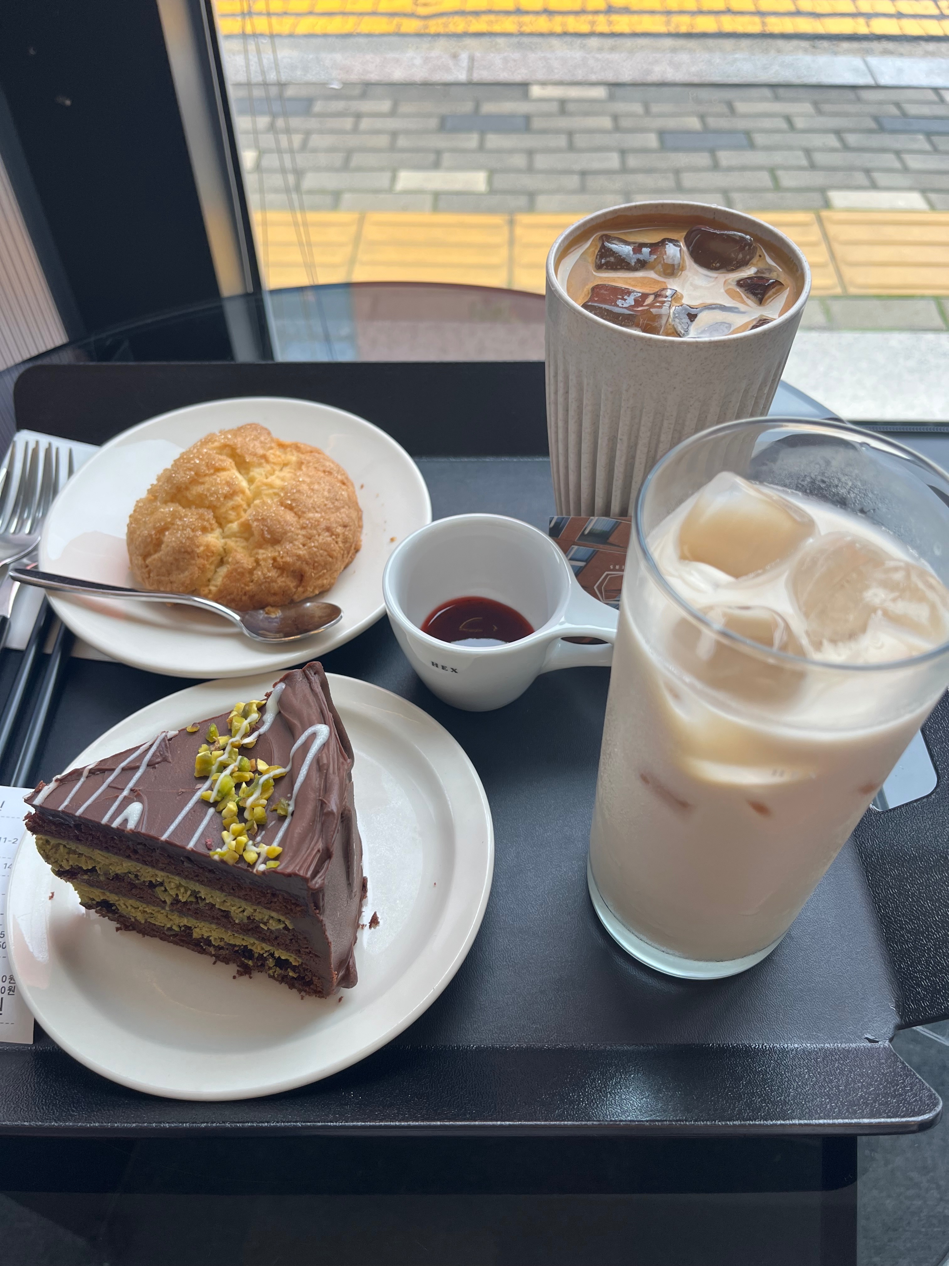 커피 밀크티 둘 다 맛있고 - 불당동 맛집 헥스커피로스터스쇼룸